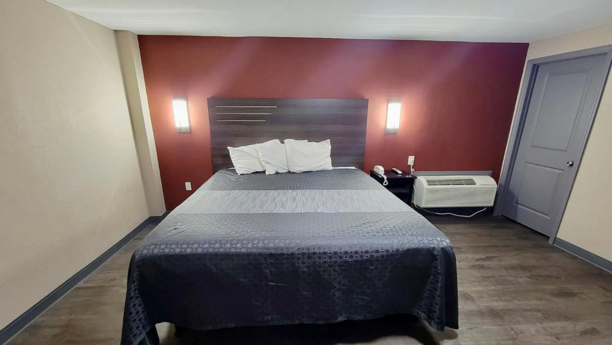 Deluxe King Suite in Budget Inn & Suites