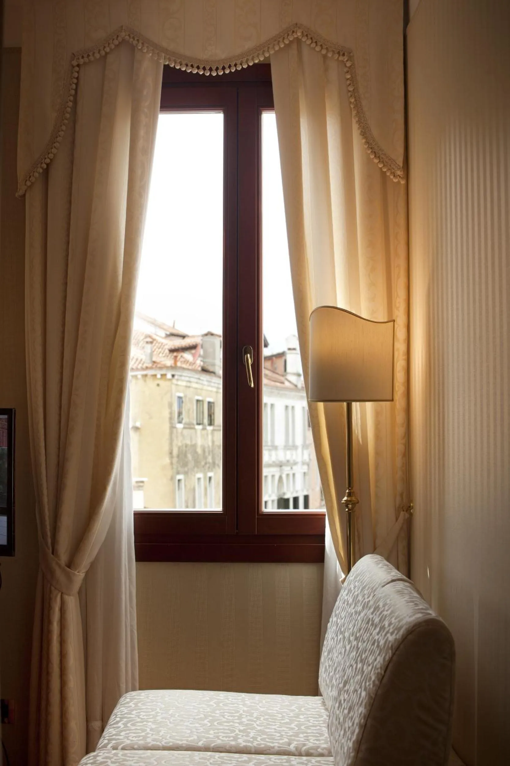 Junior Suite with Canal View in Hotel Ca' D'Oro