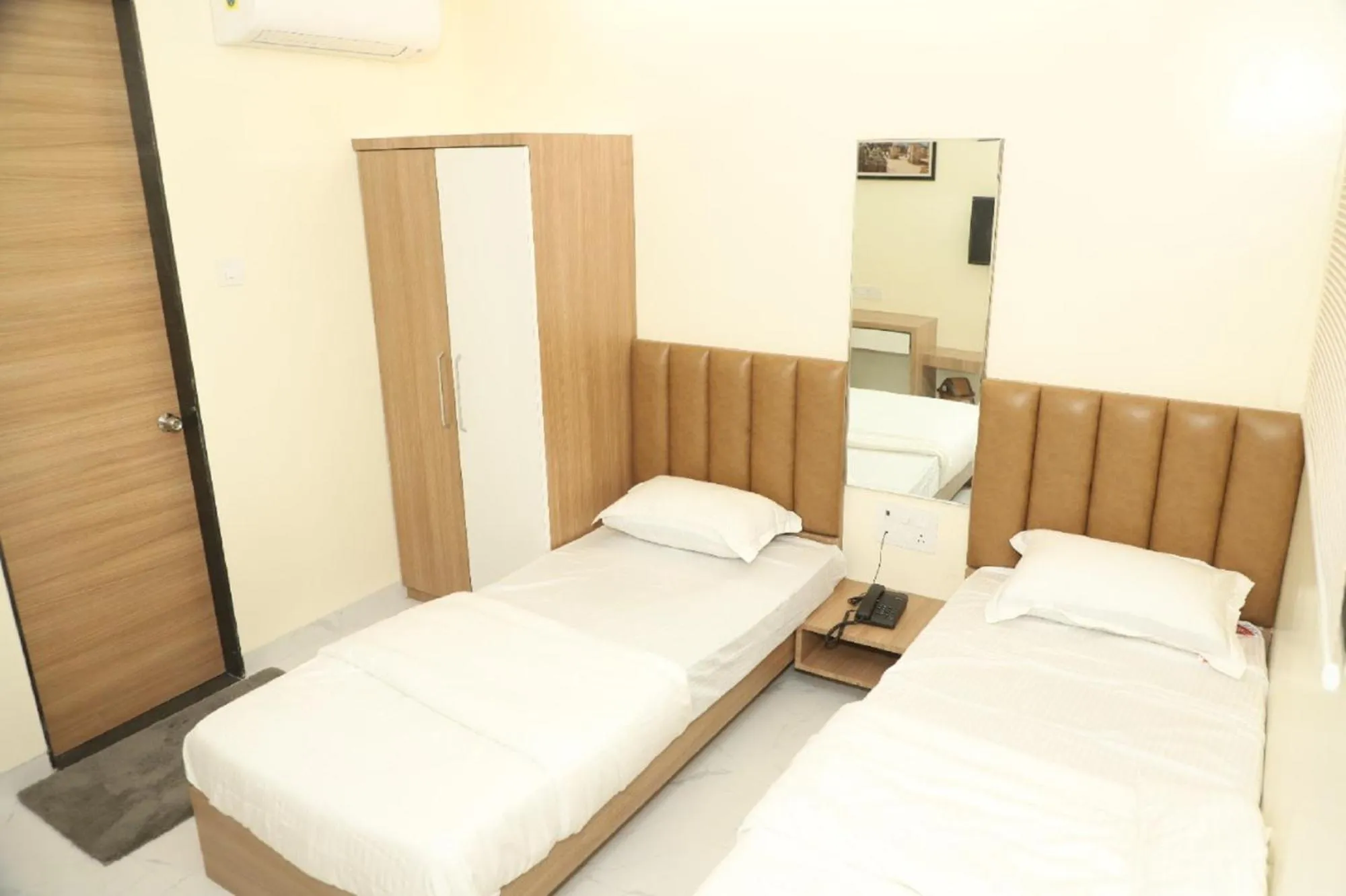 Deluxe Twin Room in ID Square residency Parbhani