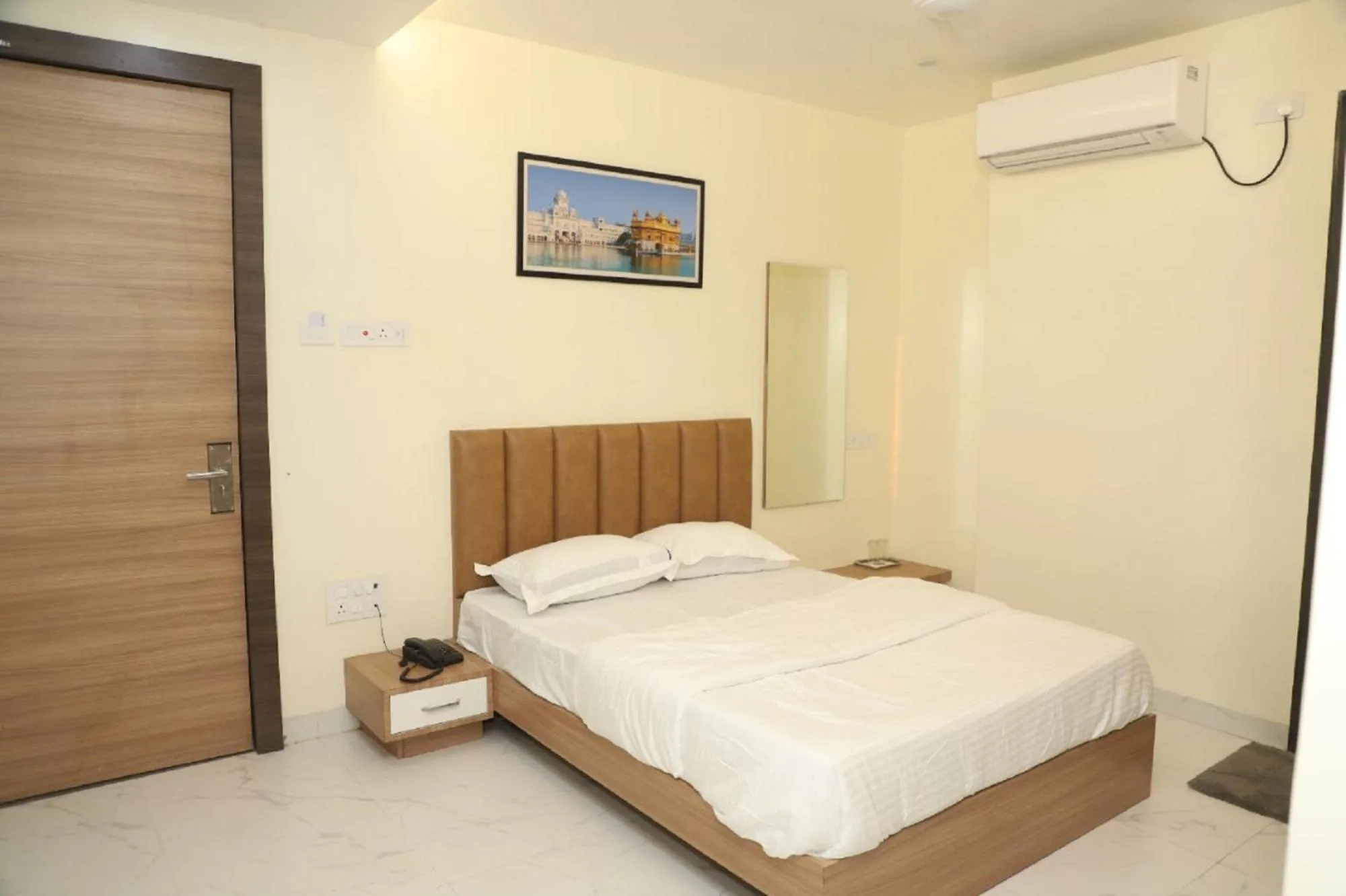 Deluxe Queen Room in ID Square residency Parbhani