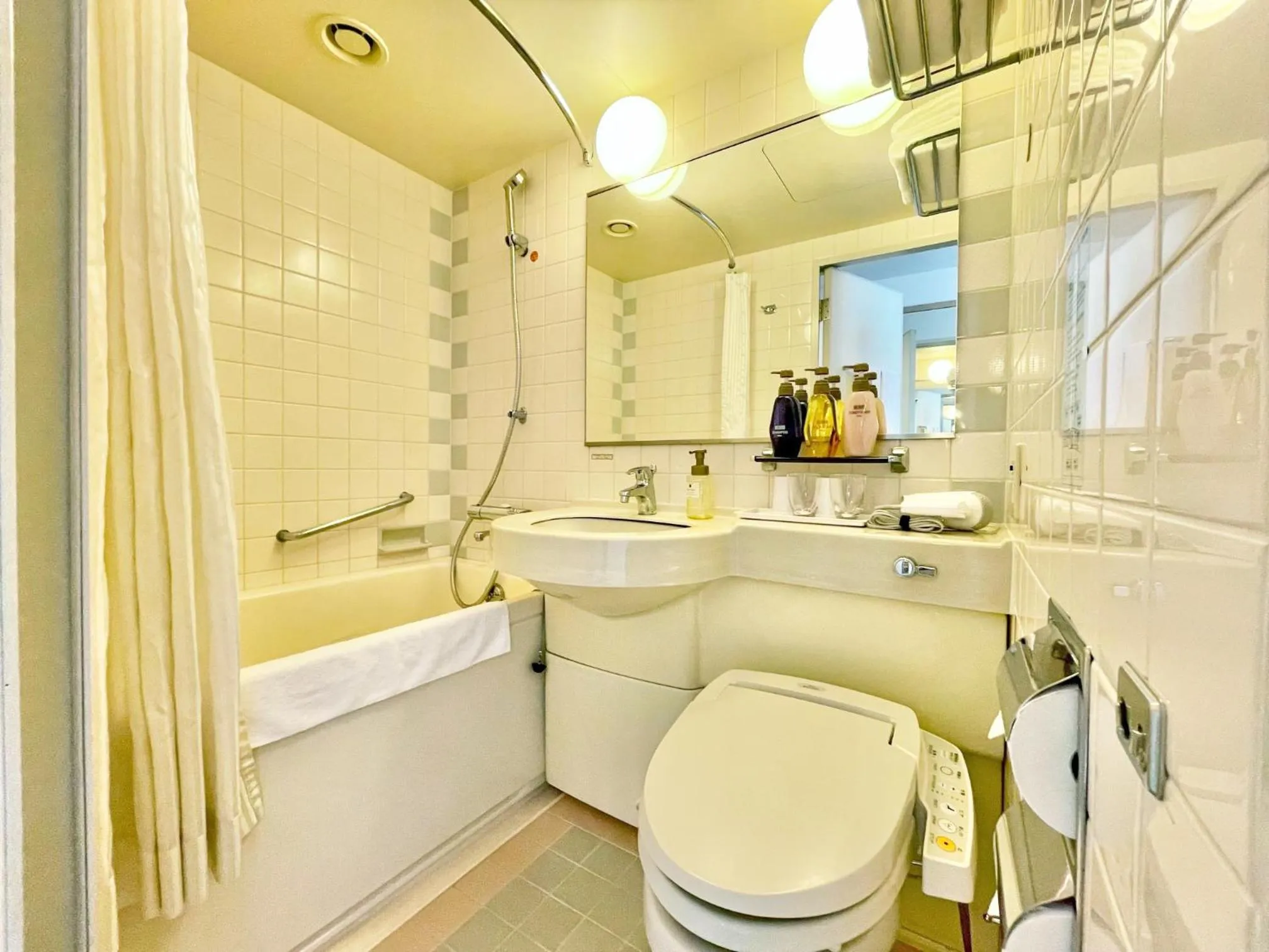 Standard Twin Room - single occupancy - Non-Smoking in Chisun Hotel Yokohama Isezakicho