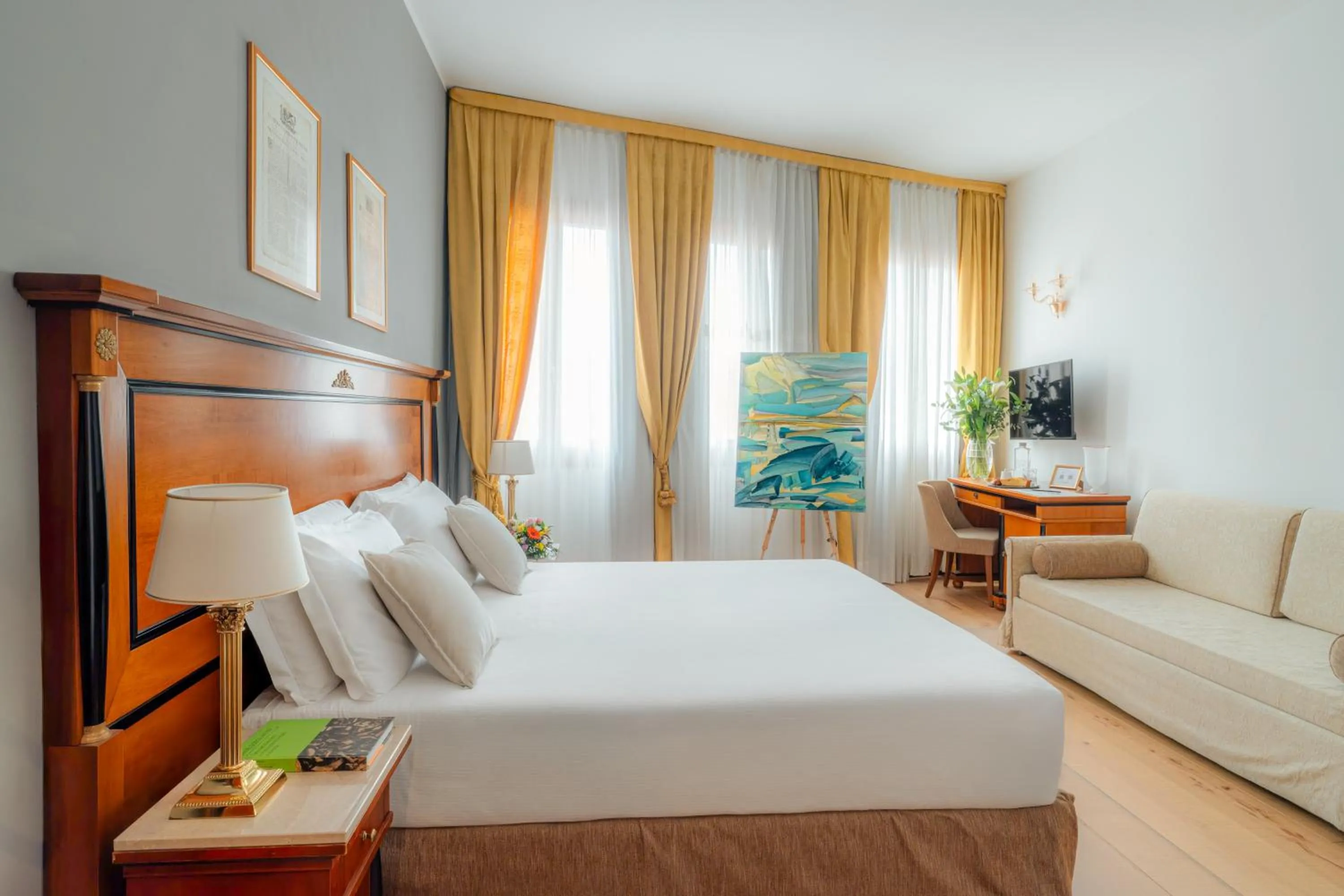 Deluxe Double Room with Canal View in All’Angelo Art Hotel