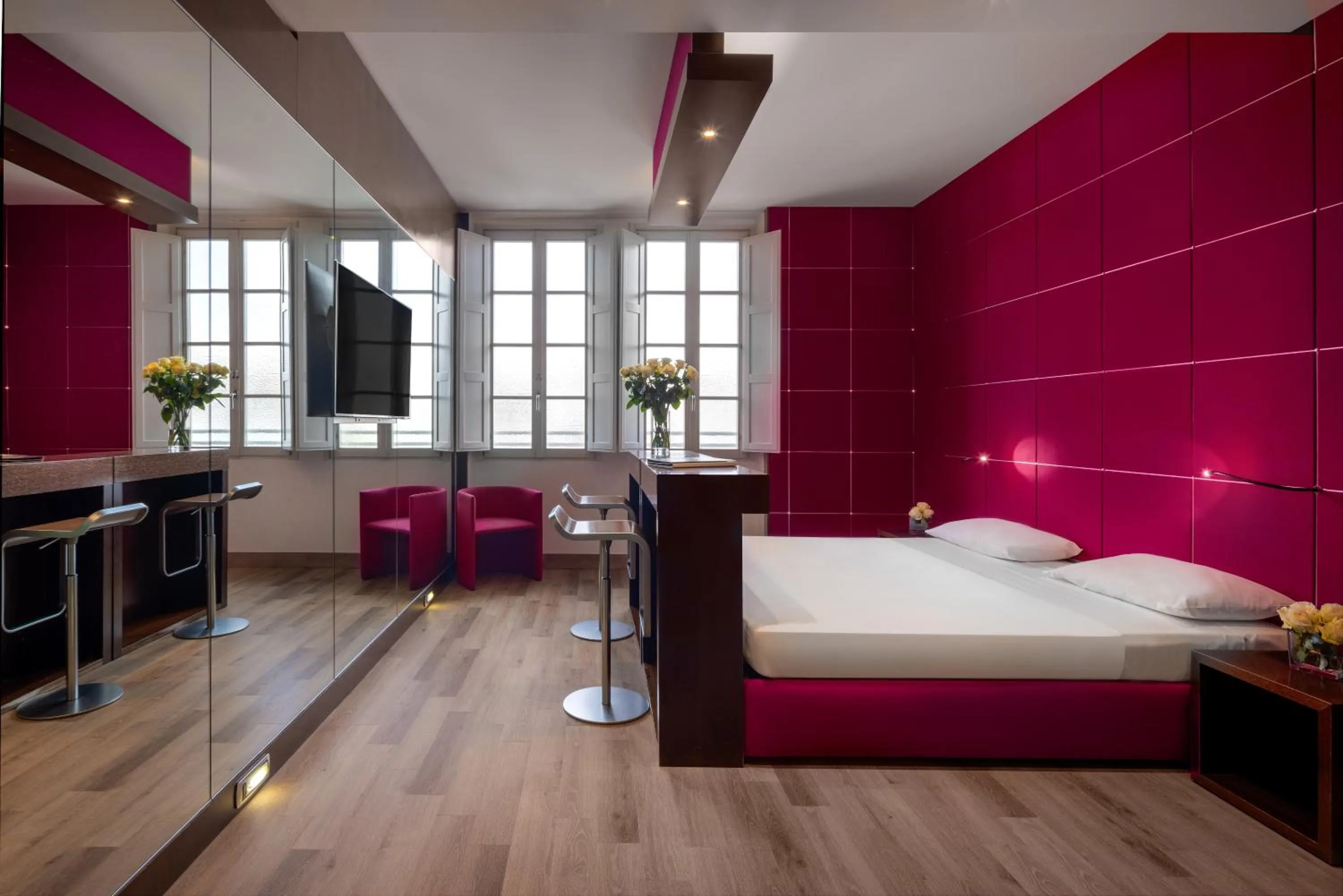 Superior Double Room with Sofa Bed in UNA Hotels Vittoria Firenze