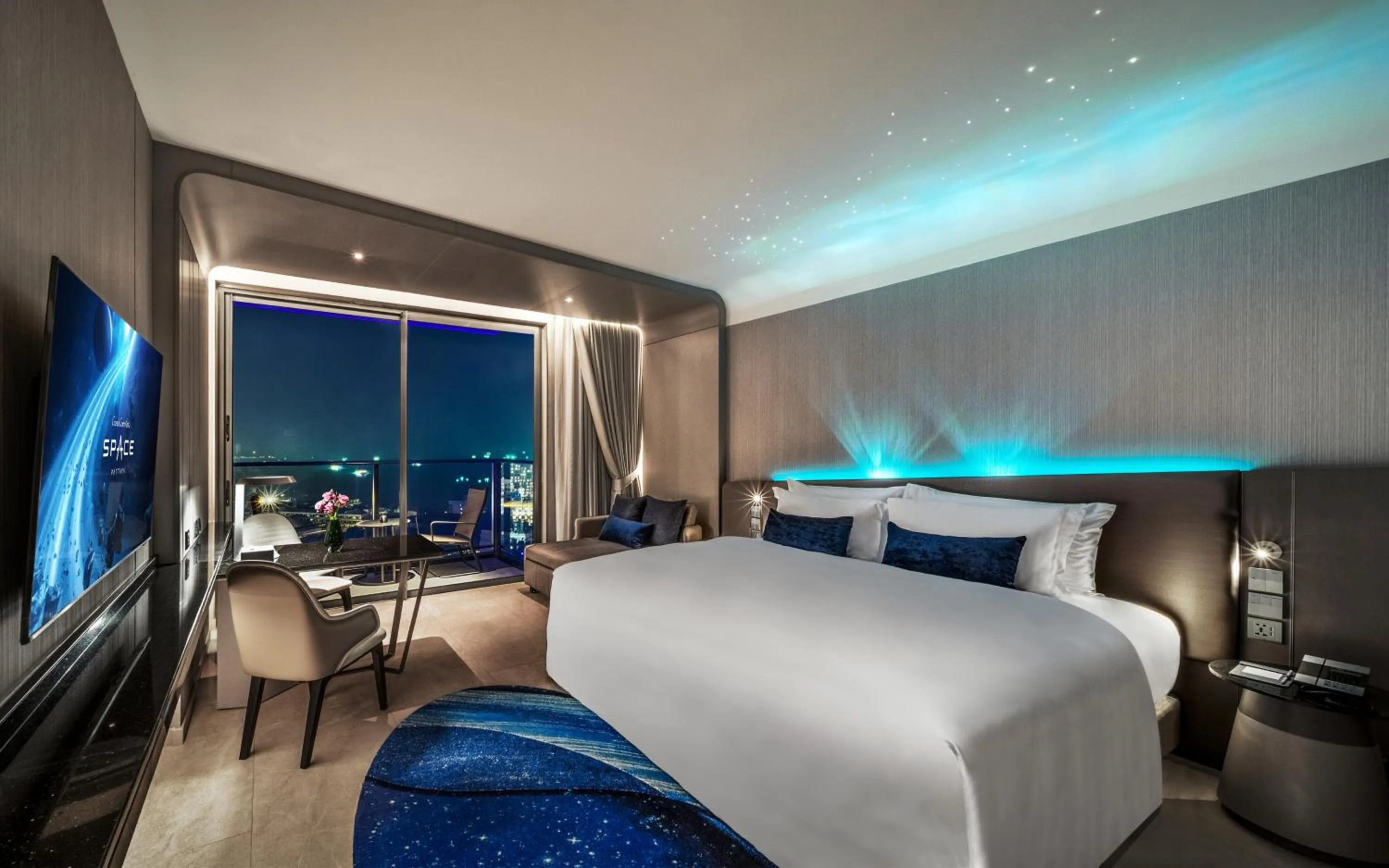 Space Premium King Room in Grande Centre Point Space Pattaya