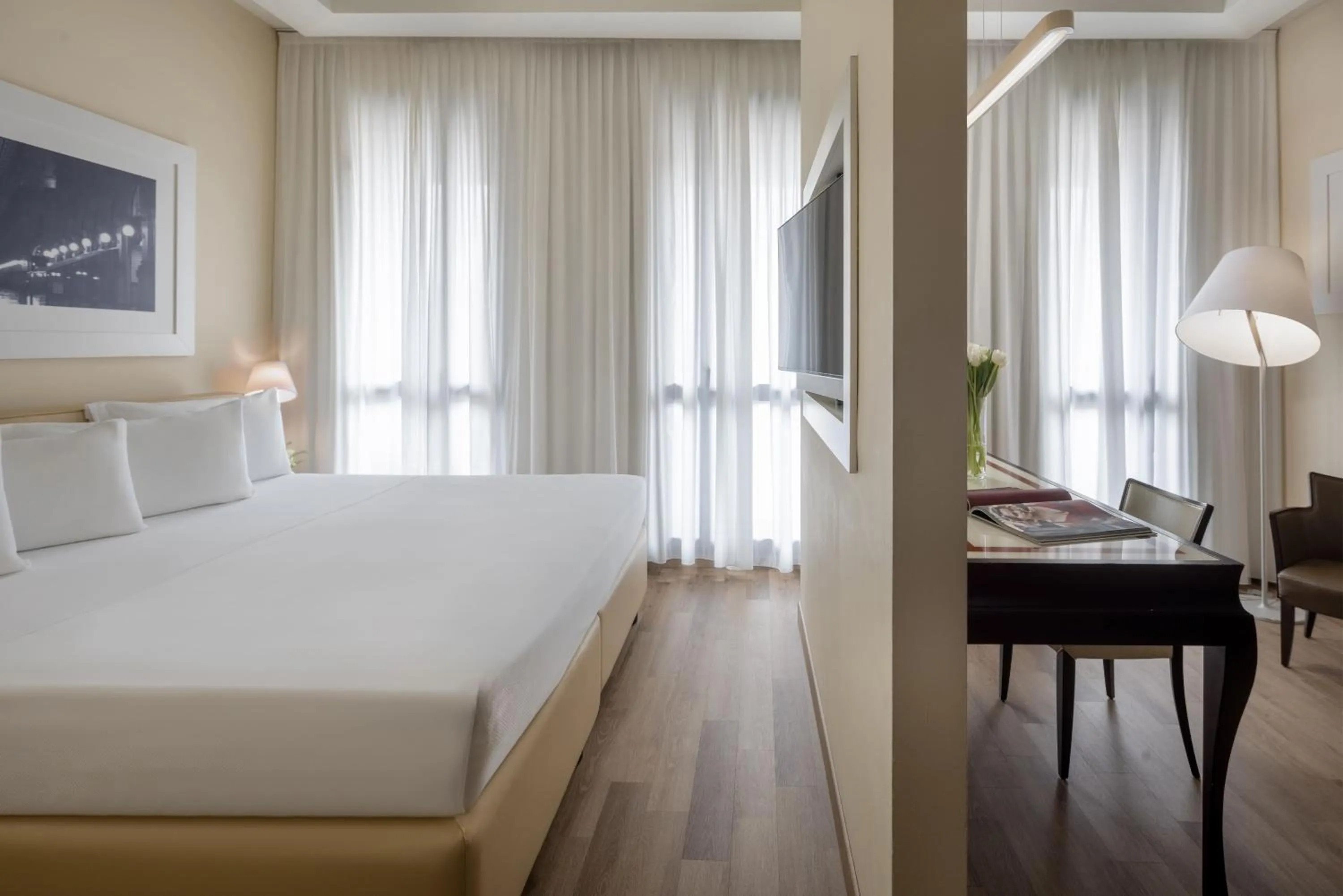 Junior Suite with Extra Bed in UNA Hotels Cusani Milano