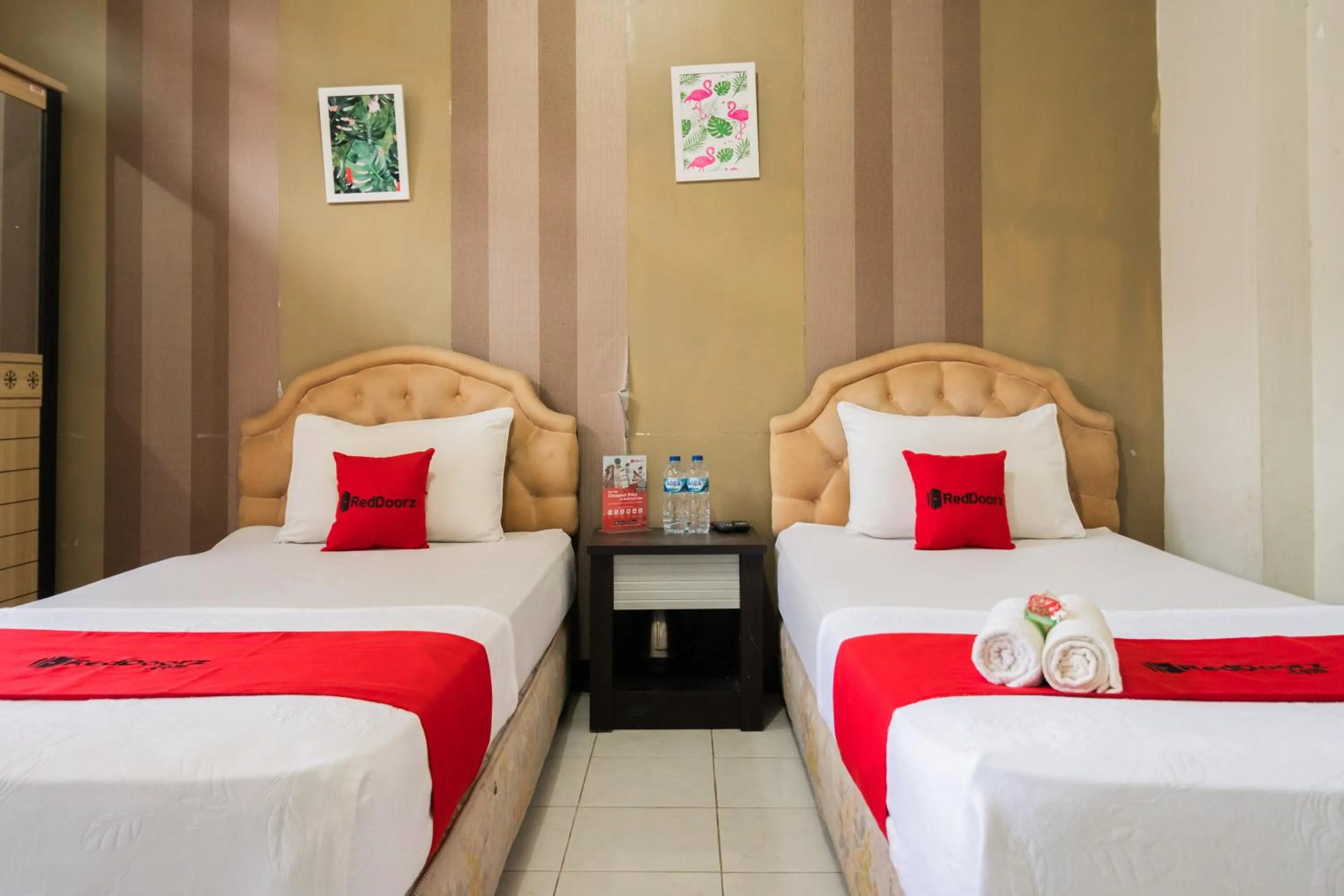 Deluxe Twin Room in RedDoorz Syariah near Kawasan Saribu Rumah Gadang Solok Selatan