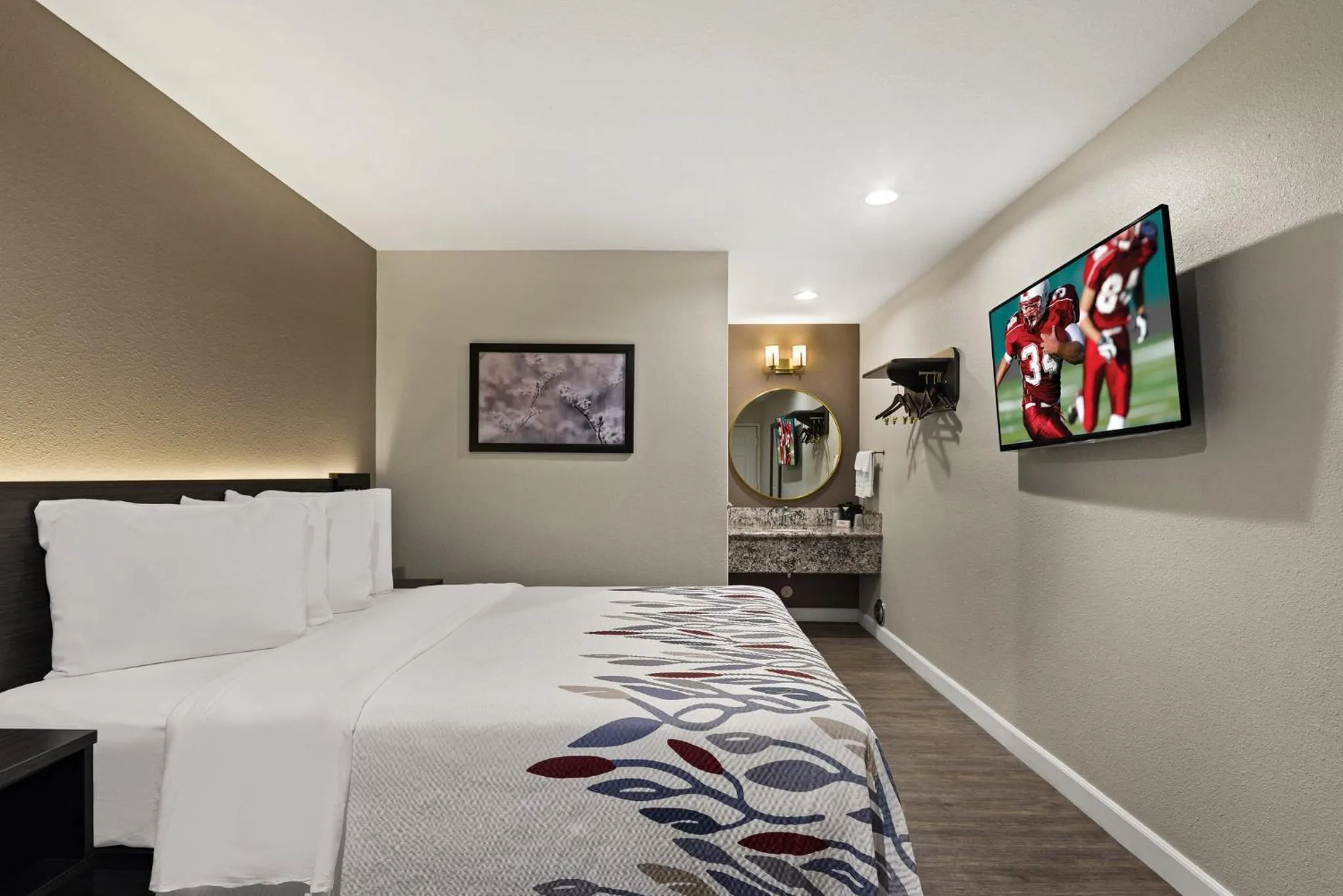 Standard Queen Room Non-Smoking in Red Roof Inn Carson - Wilmington, CA