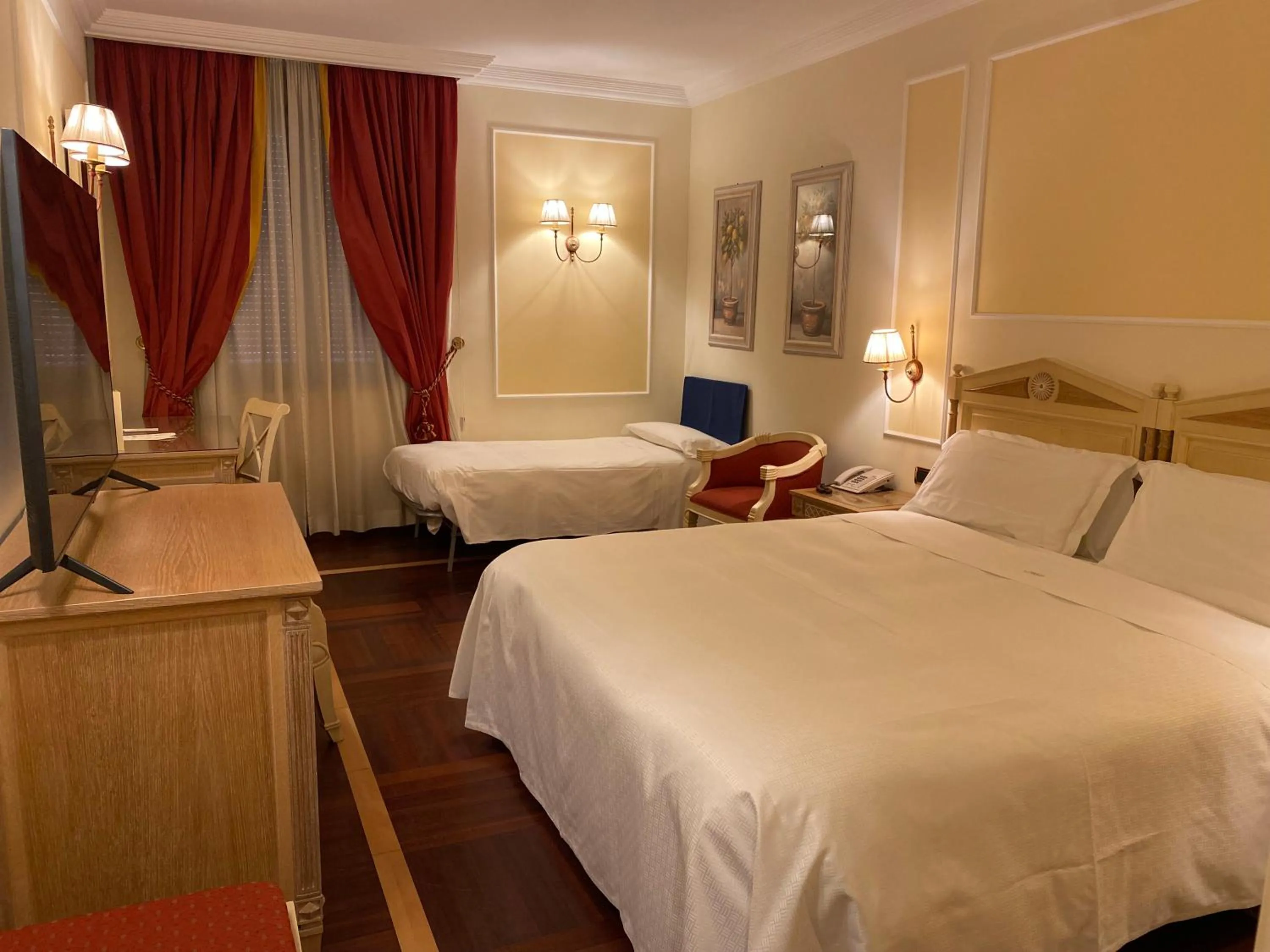 Triple Room in Palazzo Alabardieri