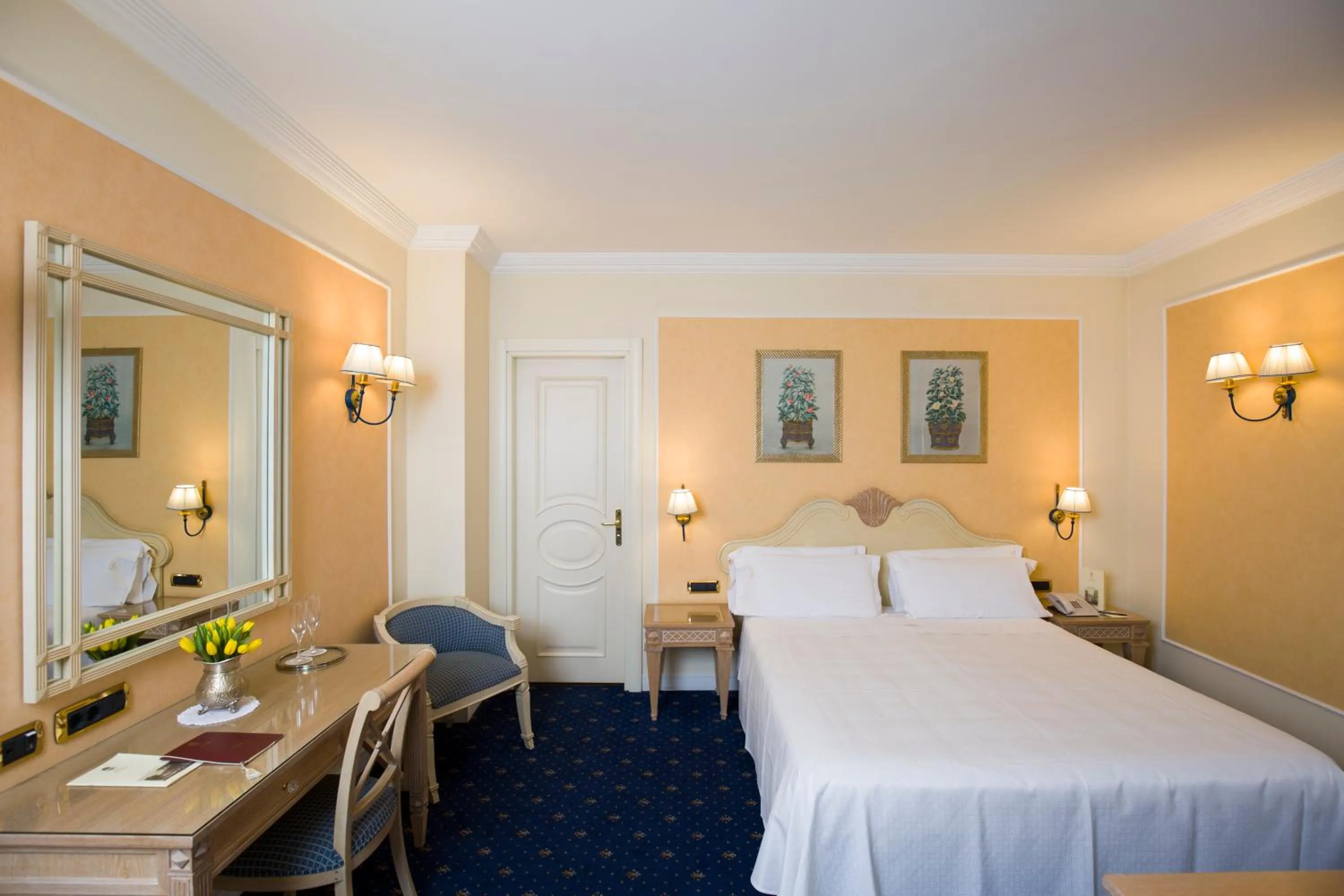 Classic Double or Twin Room in Palazzo Alabardieri