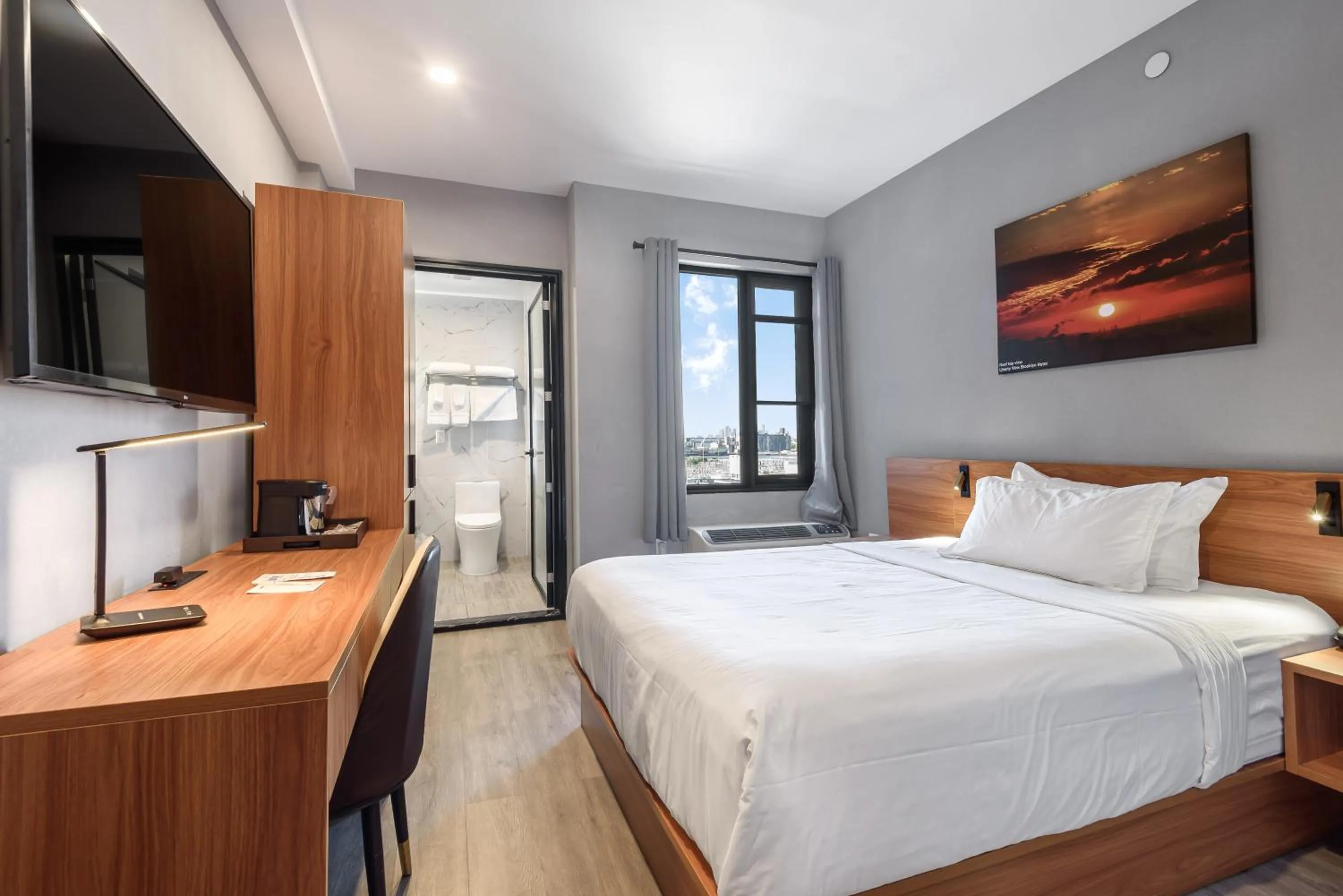 Superior King Room in Liberty View Brooklyn Hotel