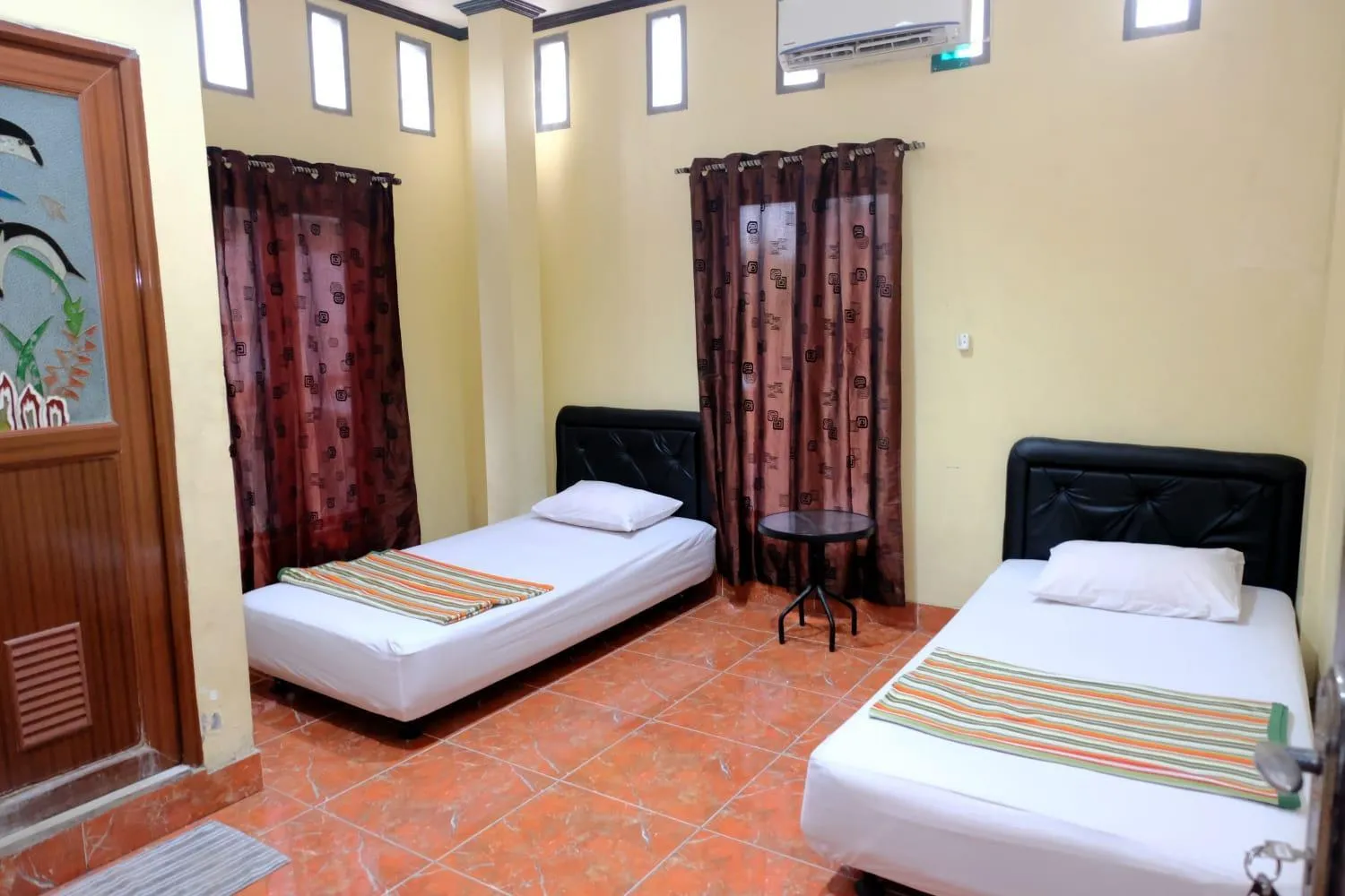 Superior Twin Room in Hotel Puri Lembang near Universitas Sulawesi Barat Majene