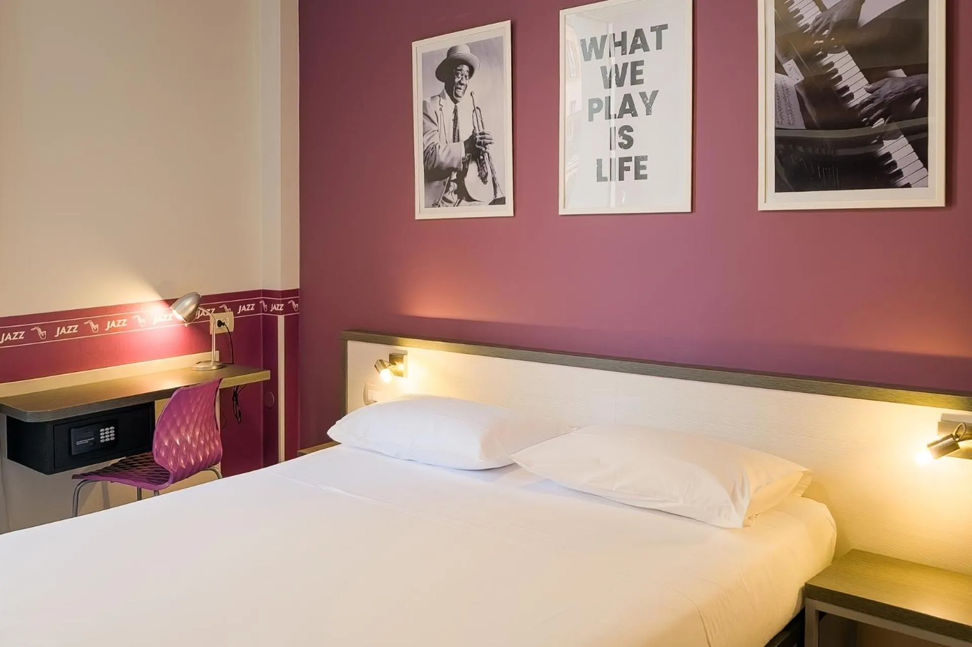 Large Double Room - single occupancy in Hotel Nologo