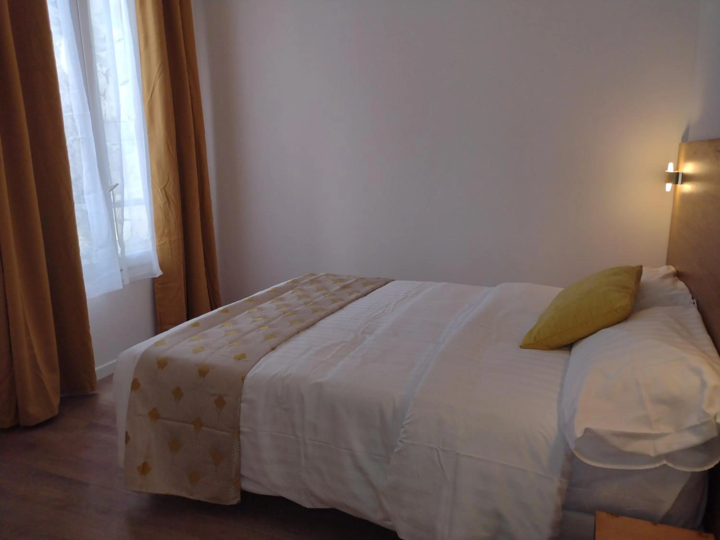 Single Room in Dupleix Hotel