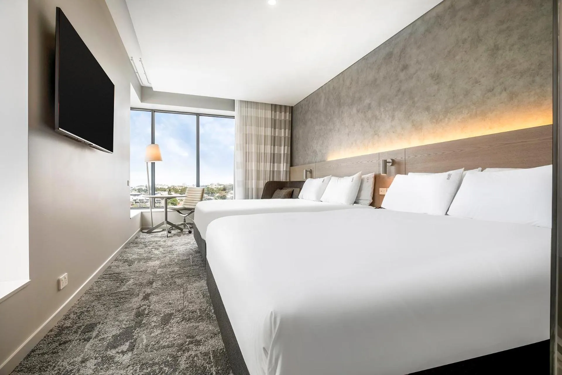 Standard Queen Room with Two Queen Beds - Free Breakfast in Holiday Inn Express & Suites Sunshine Coast by IHG