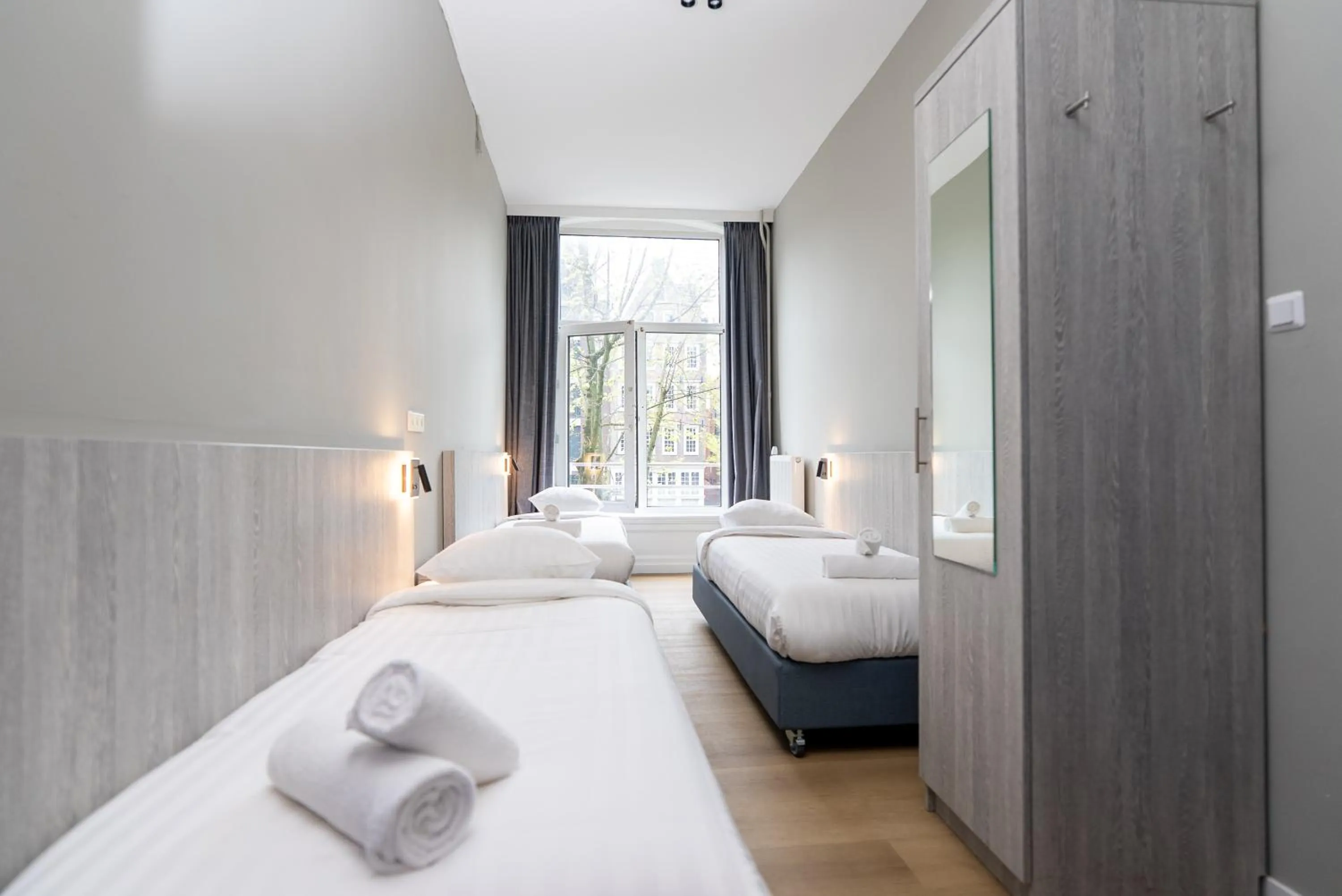 Triple Canal View with Private Bathroom in The Crown Hotel