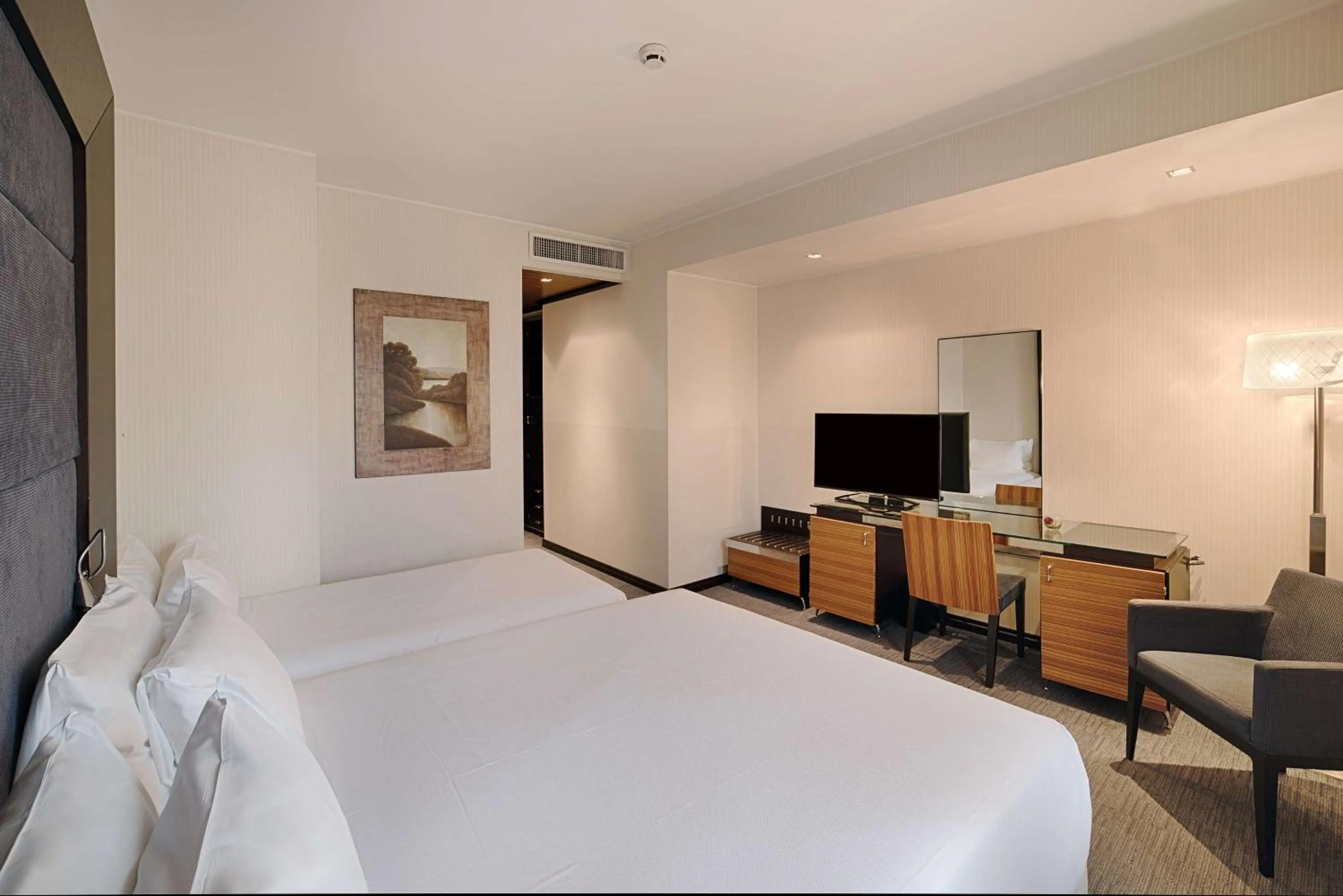 Standard Triple Room in NH Siena