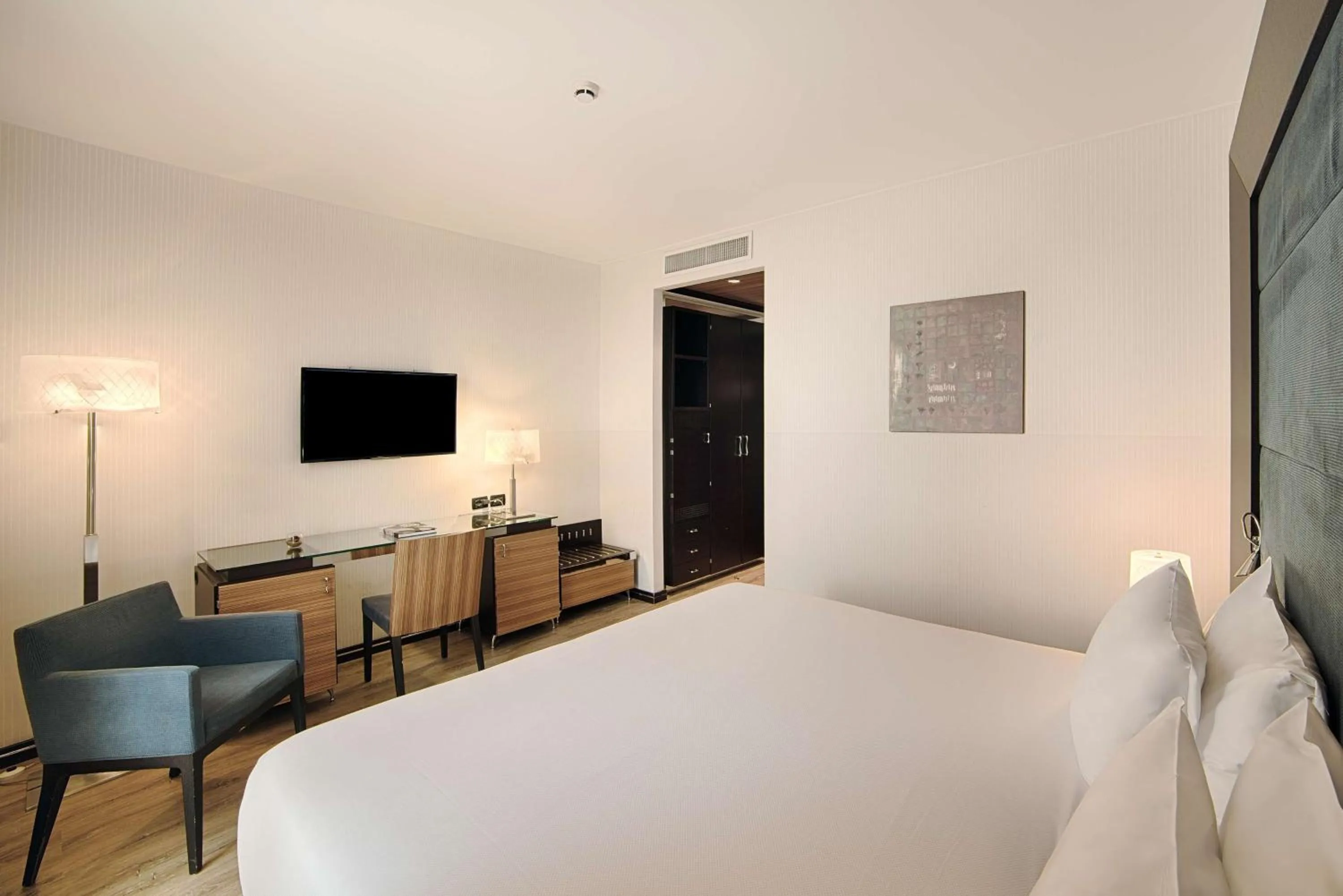 Superior Double Room with Duomo View in NH Siena