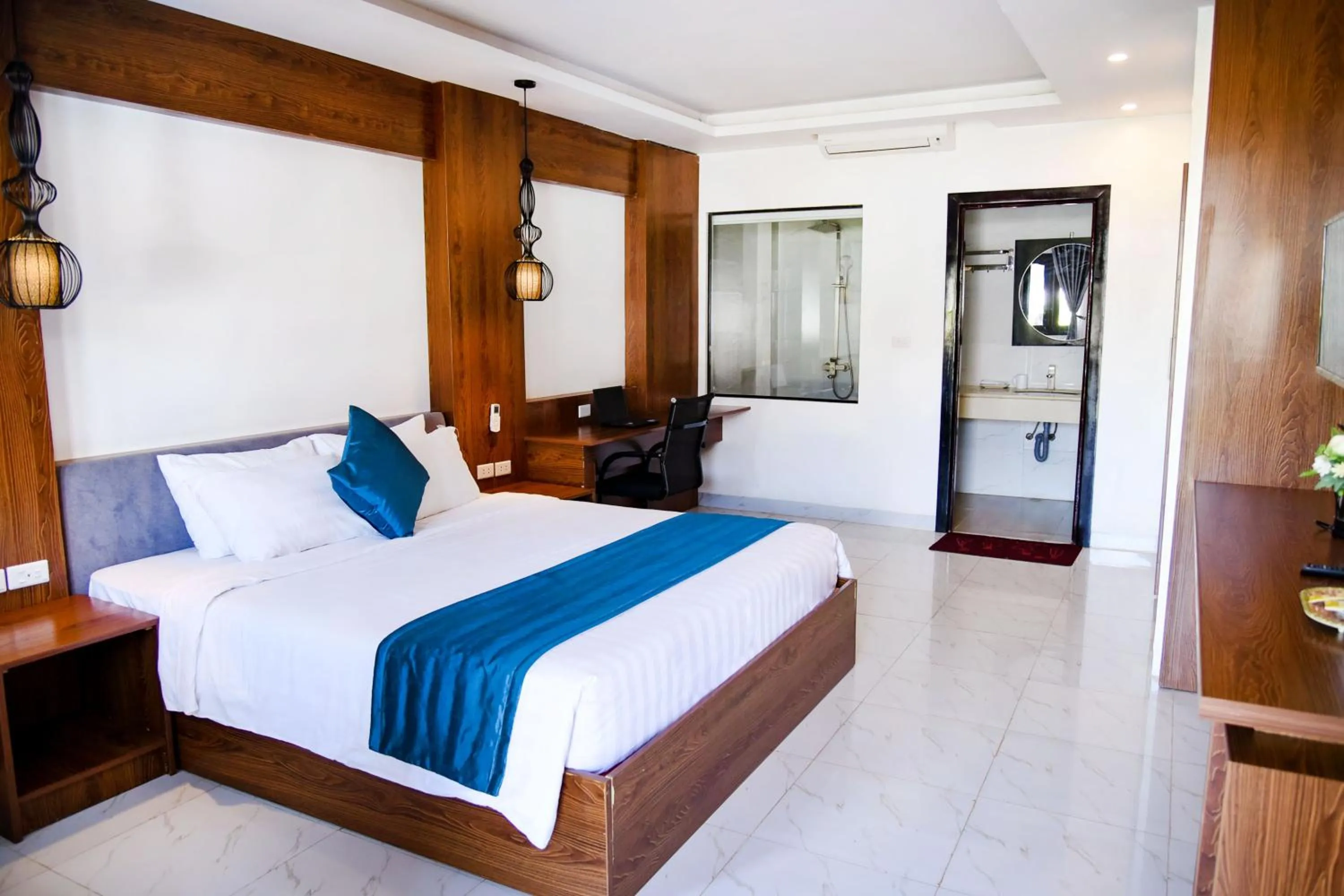 Deluxe Double Room with Balcony in Vang Vieng Diamond Resort