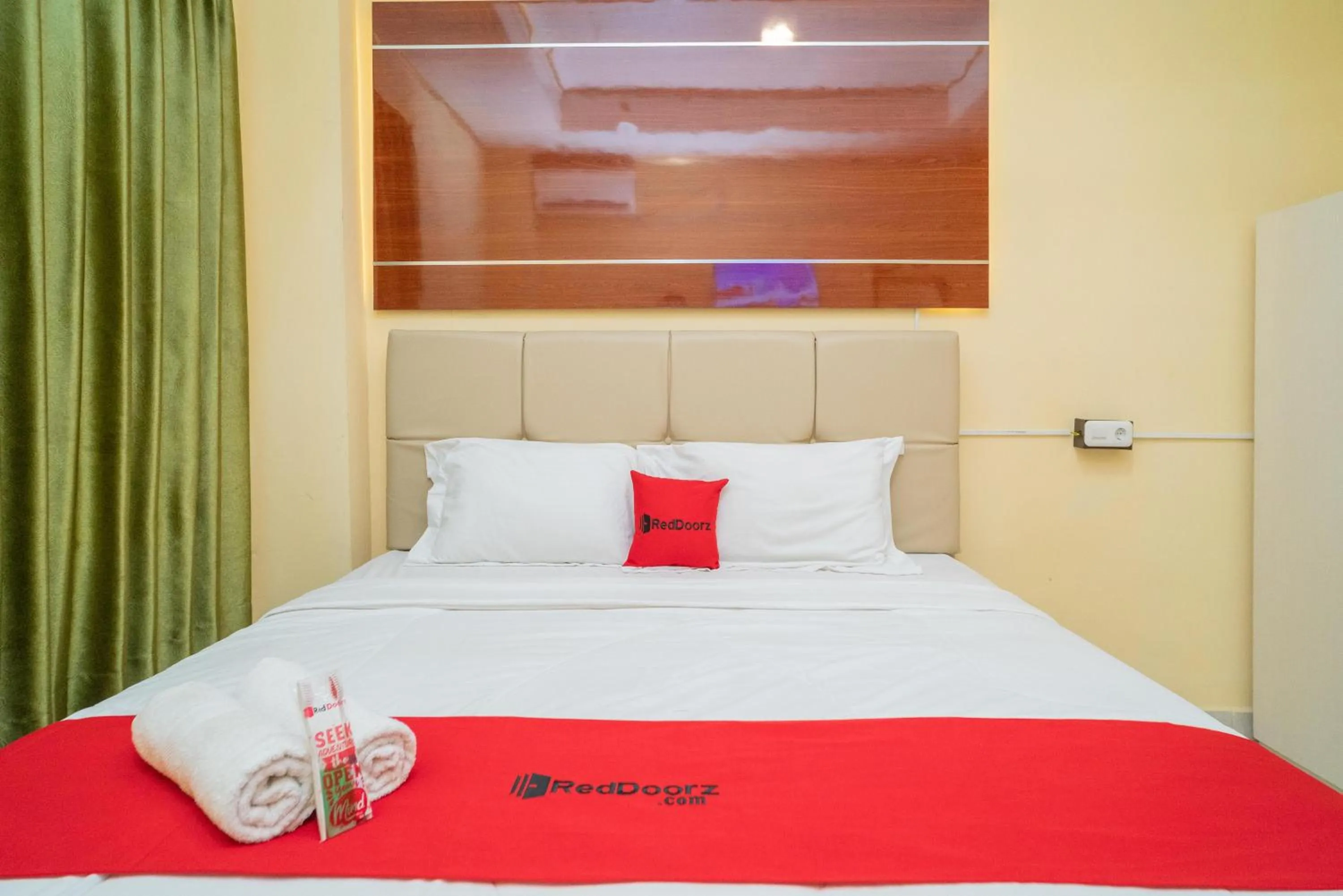 Standard Double Room in RedDoorz Plus Syariah near Pasar Turi