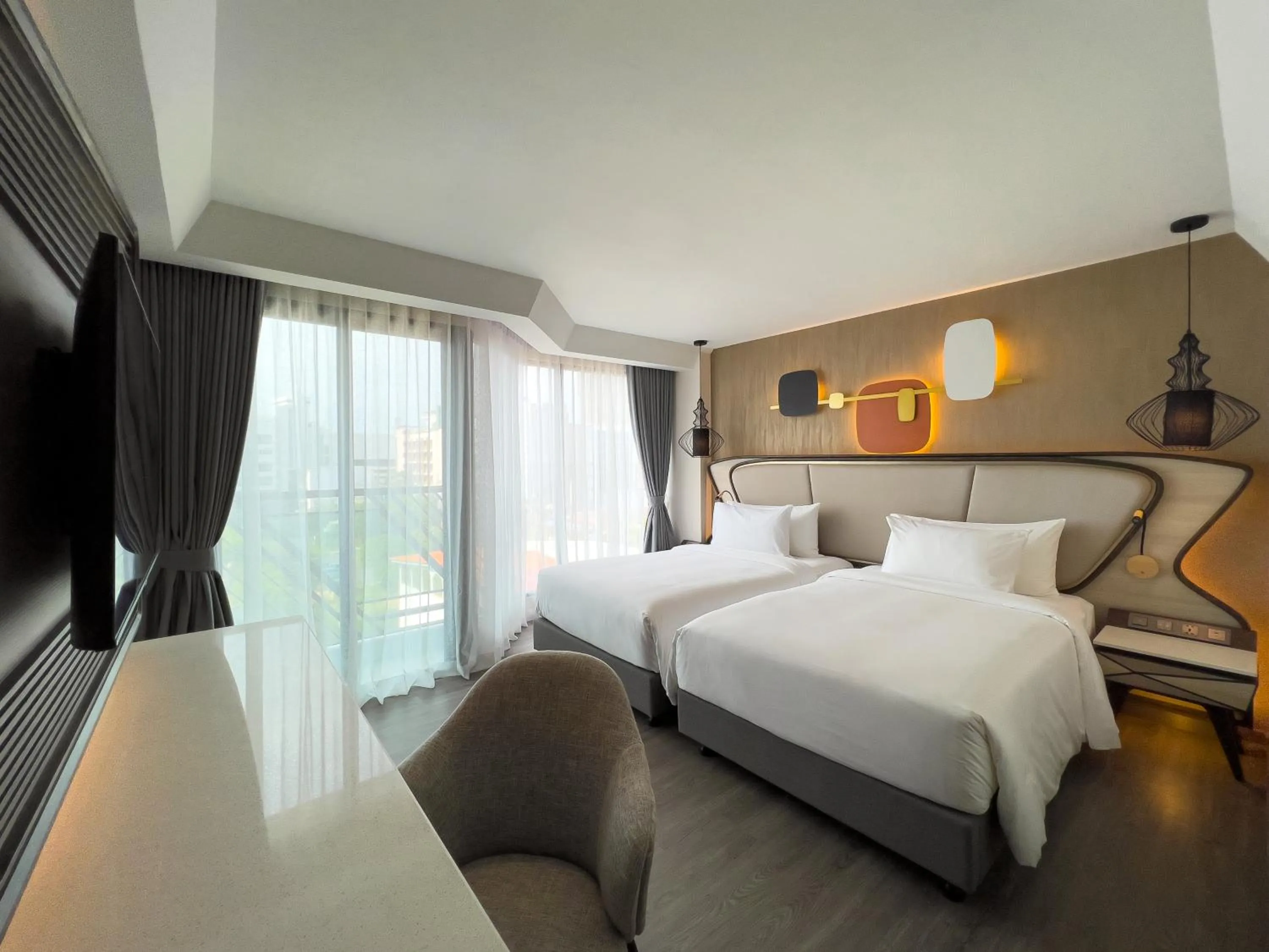 Deluxe Twin Bed Room in Amethyst Hotel Pattaya