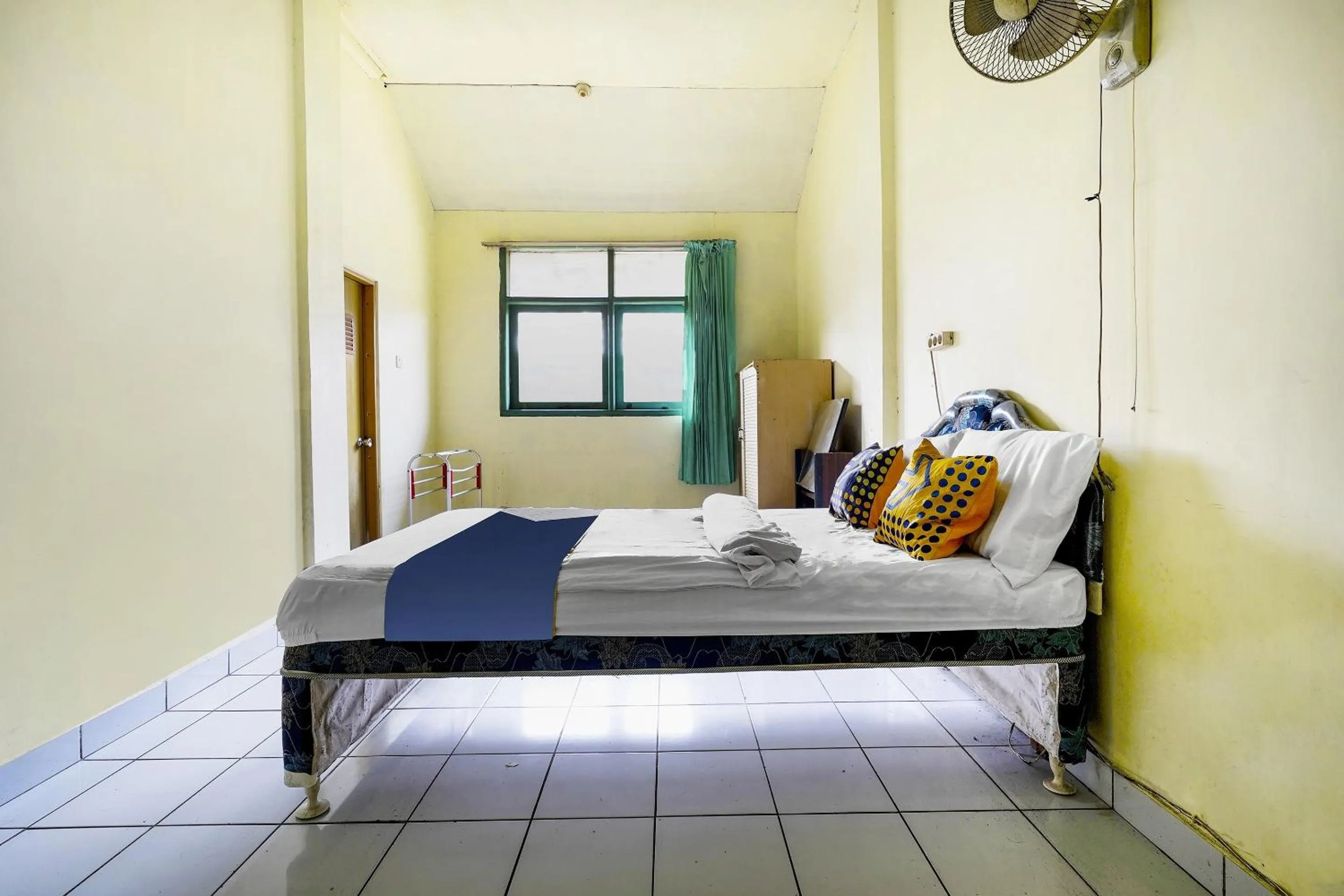 Budget Double Room in Hotel O Wisma Lec Syariah