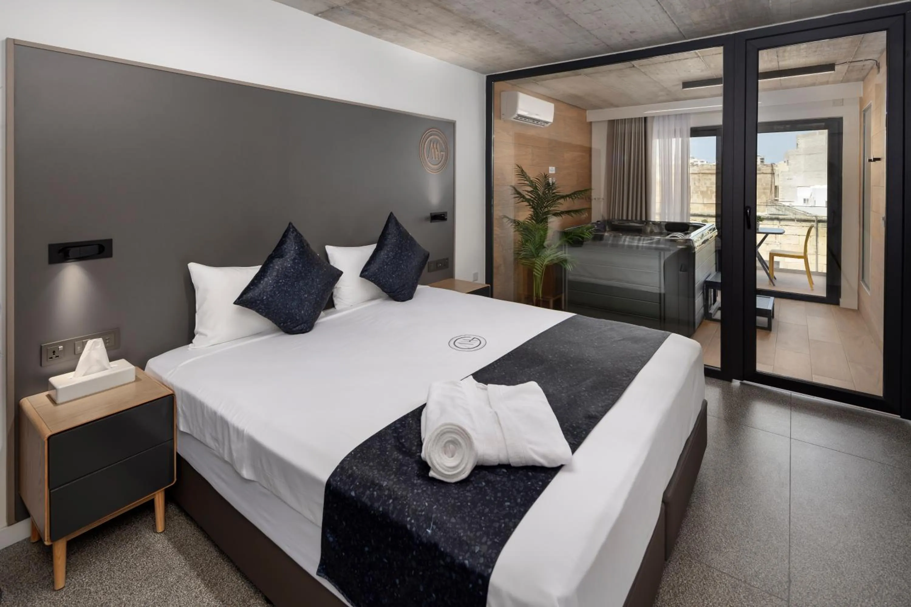 Suite with Hot Tub in Grands Suites Hotel and Spa Sliema