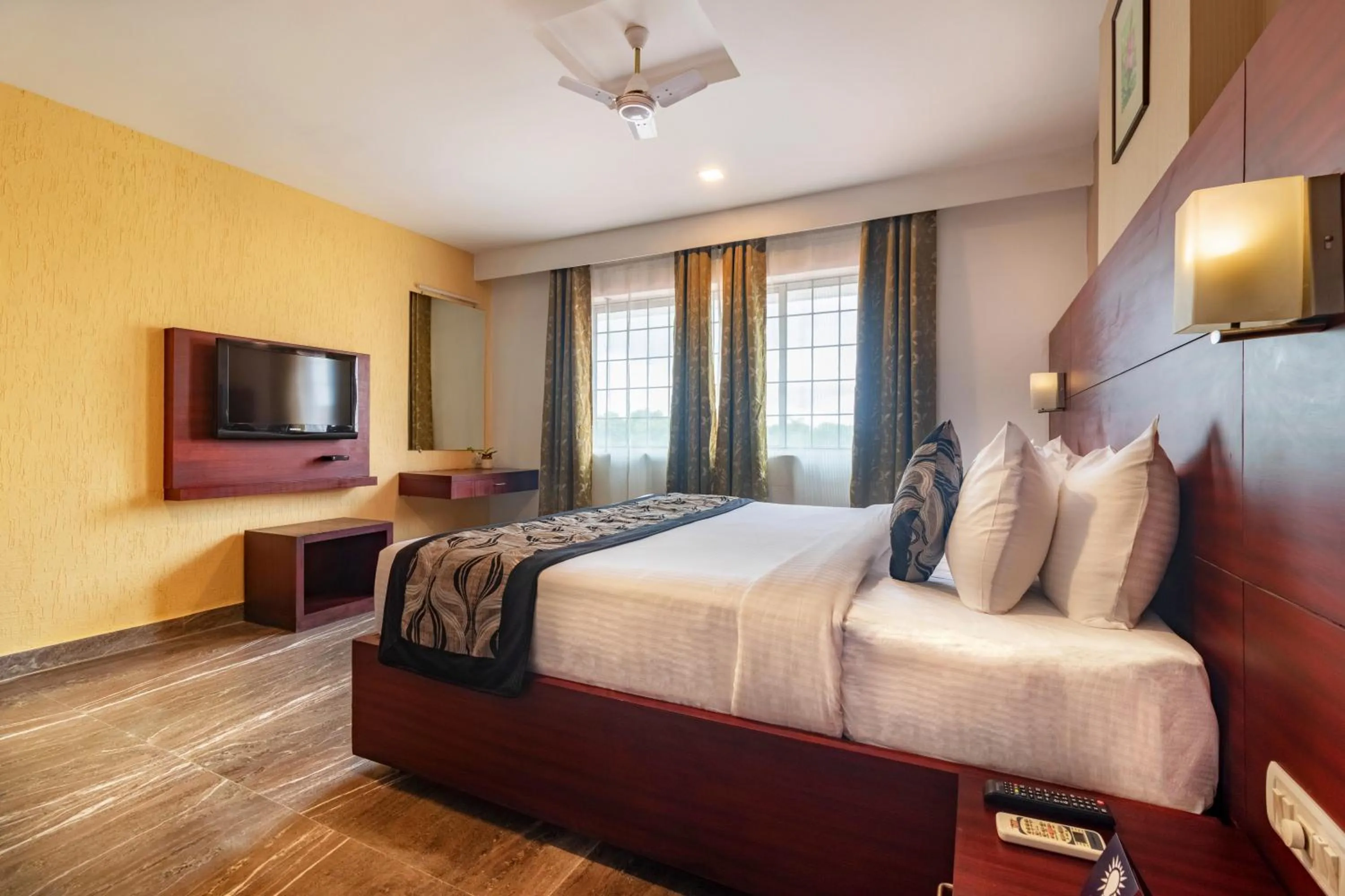 King Room - single occupancy in Zip By Spree Hotels Mangala Towers Thrissur