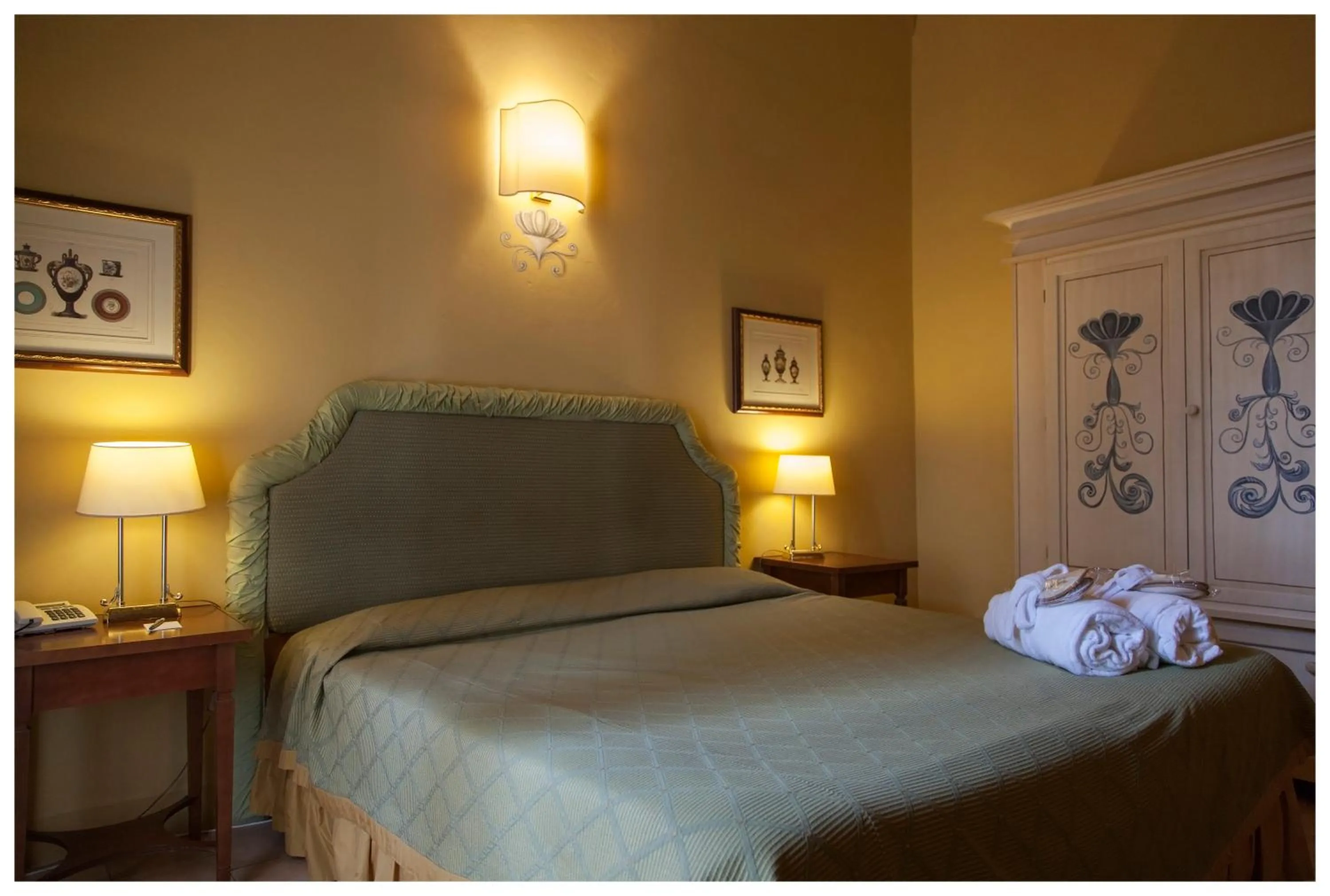 Superior Double Room in Palazzo Guiderocchi
