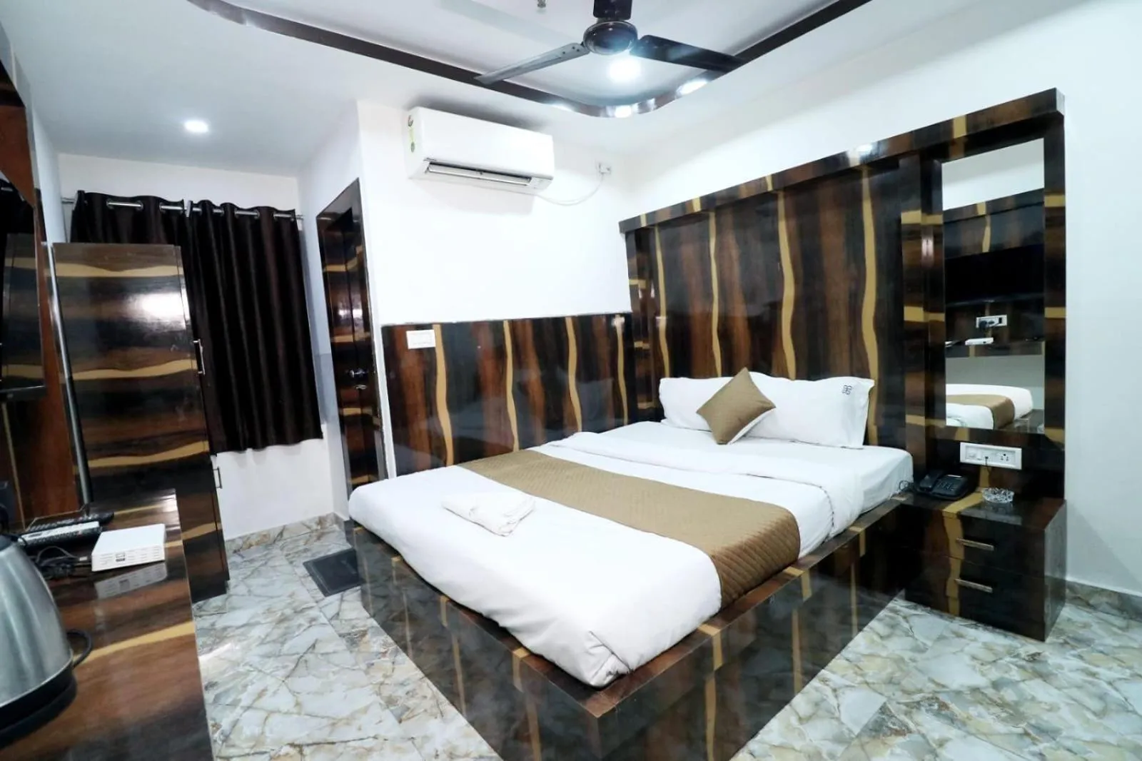 Standard Double Room in FabHotel Best Buy