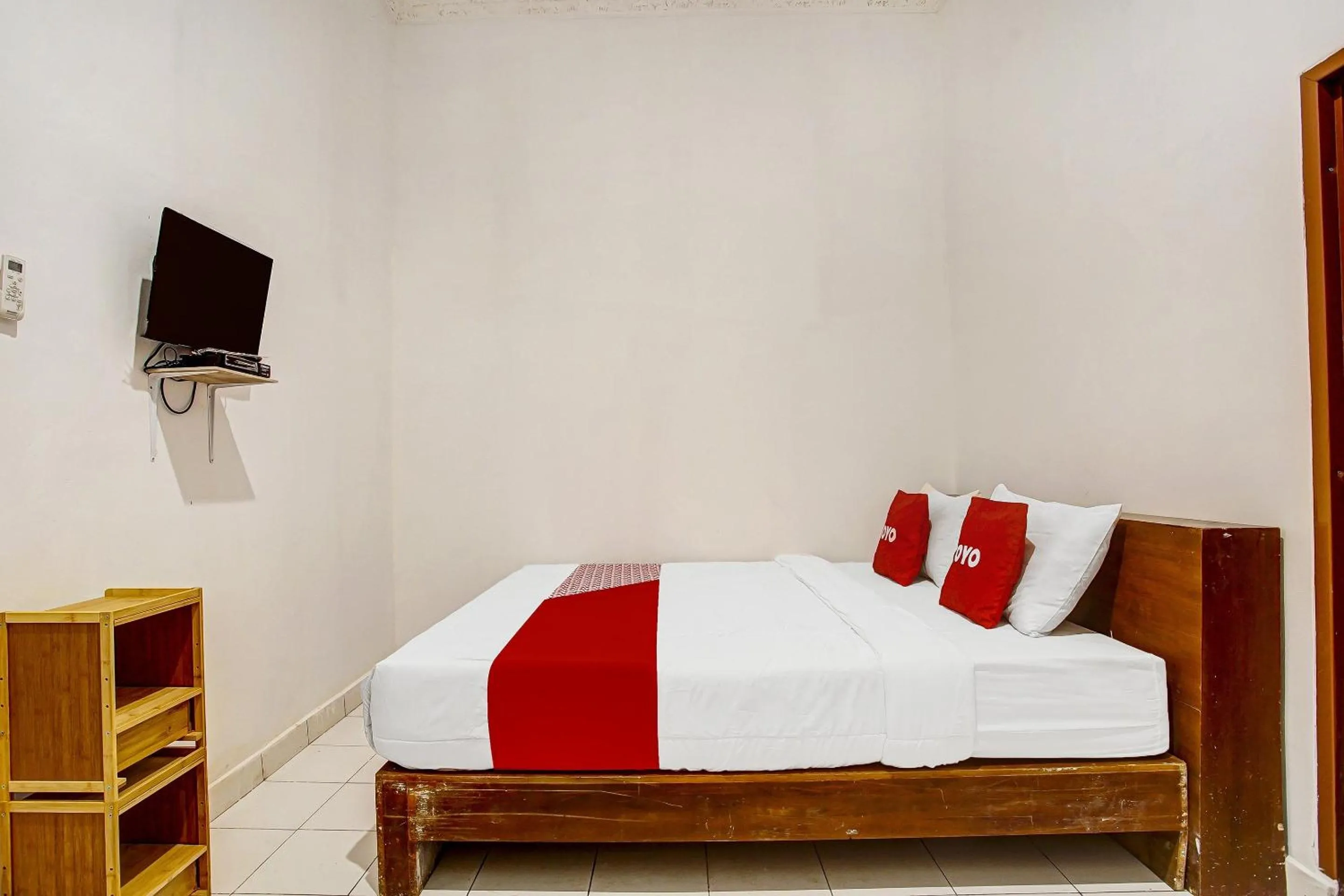 Deluxe Double Room in Hotel O Homestay Syariah