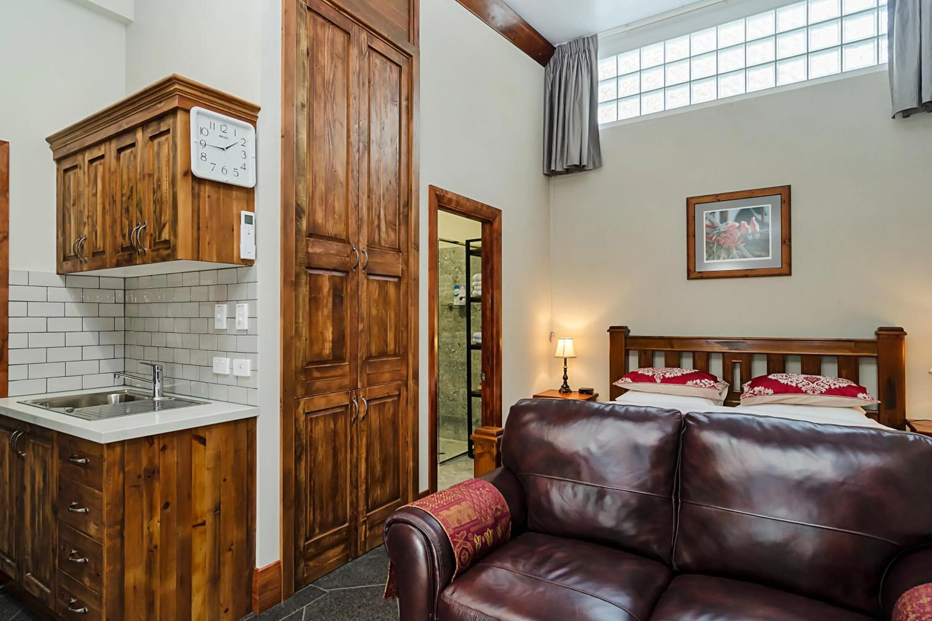 Deluxe King Studio in Eagle Foundry Bed & Breakfast