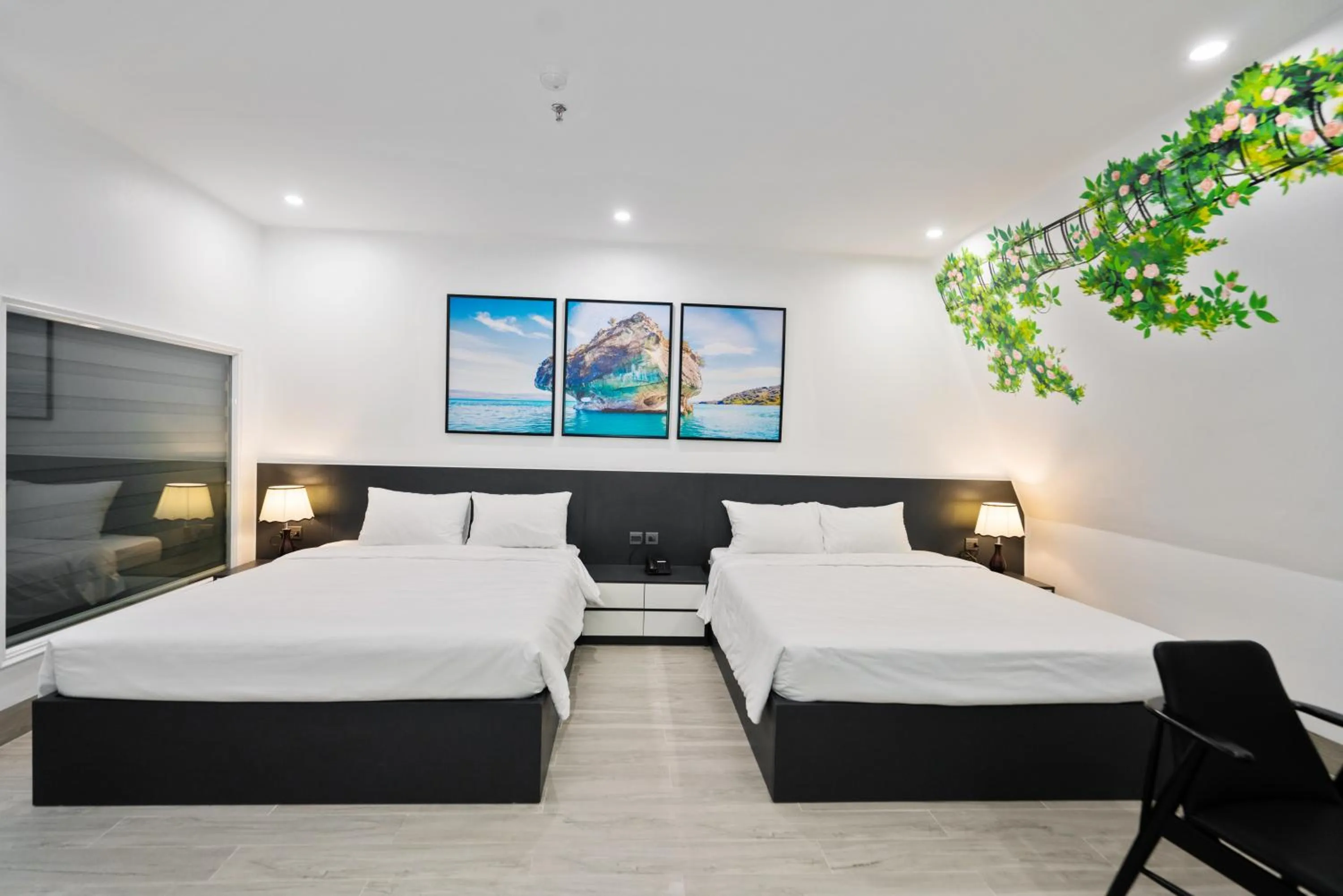 Deluxe Twin Room in The Enchanted Ha Long Hotel