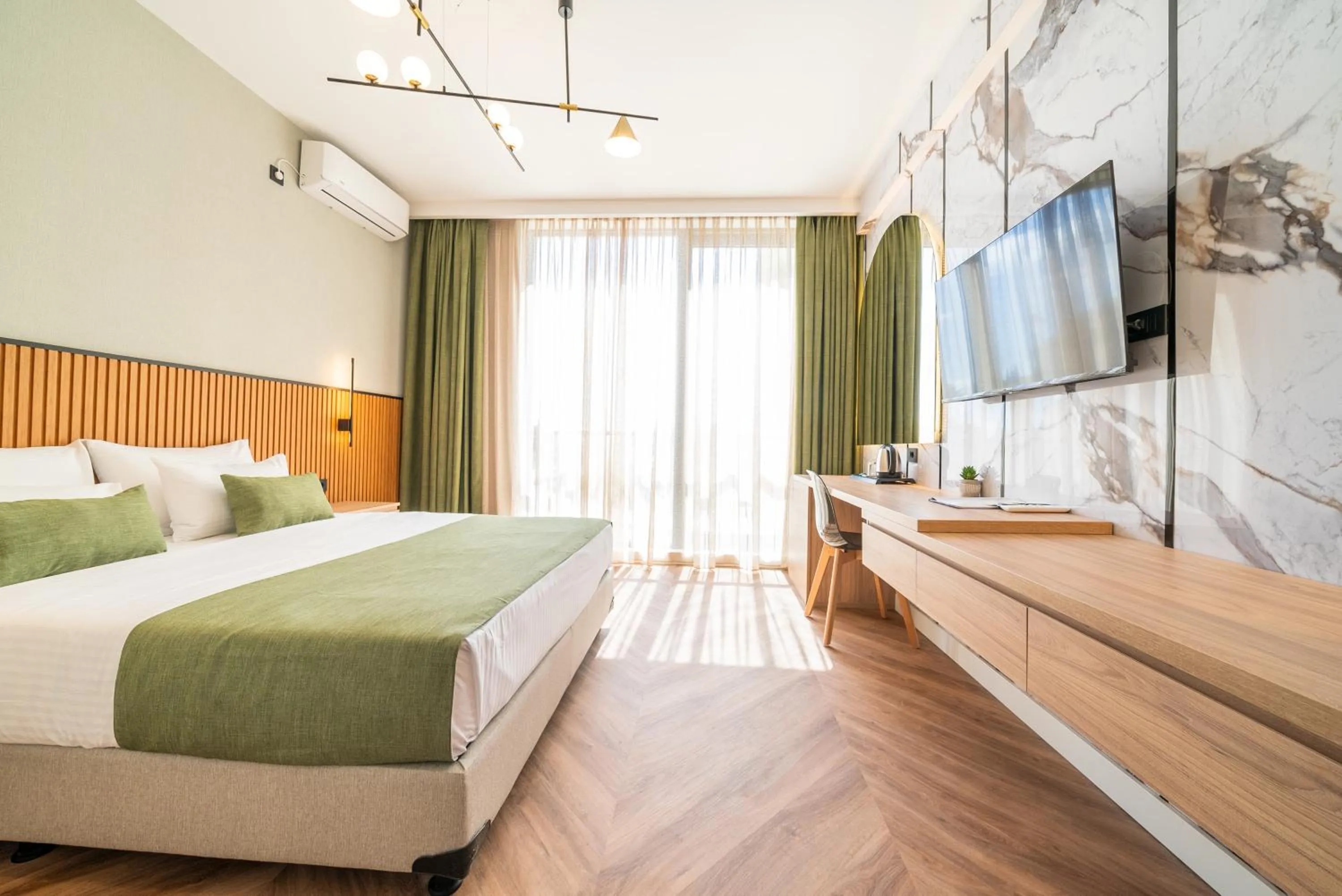 Deluxe Double Room with Sea View in Hotel Millennium by Aycon