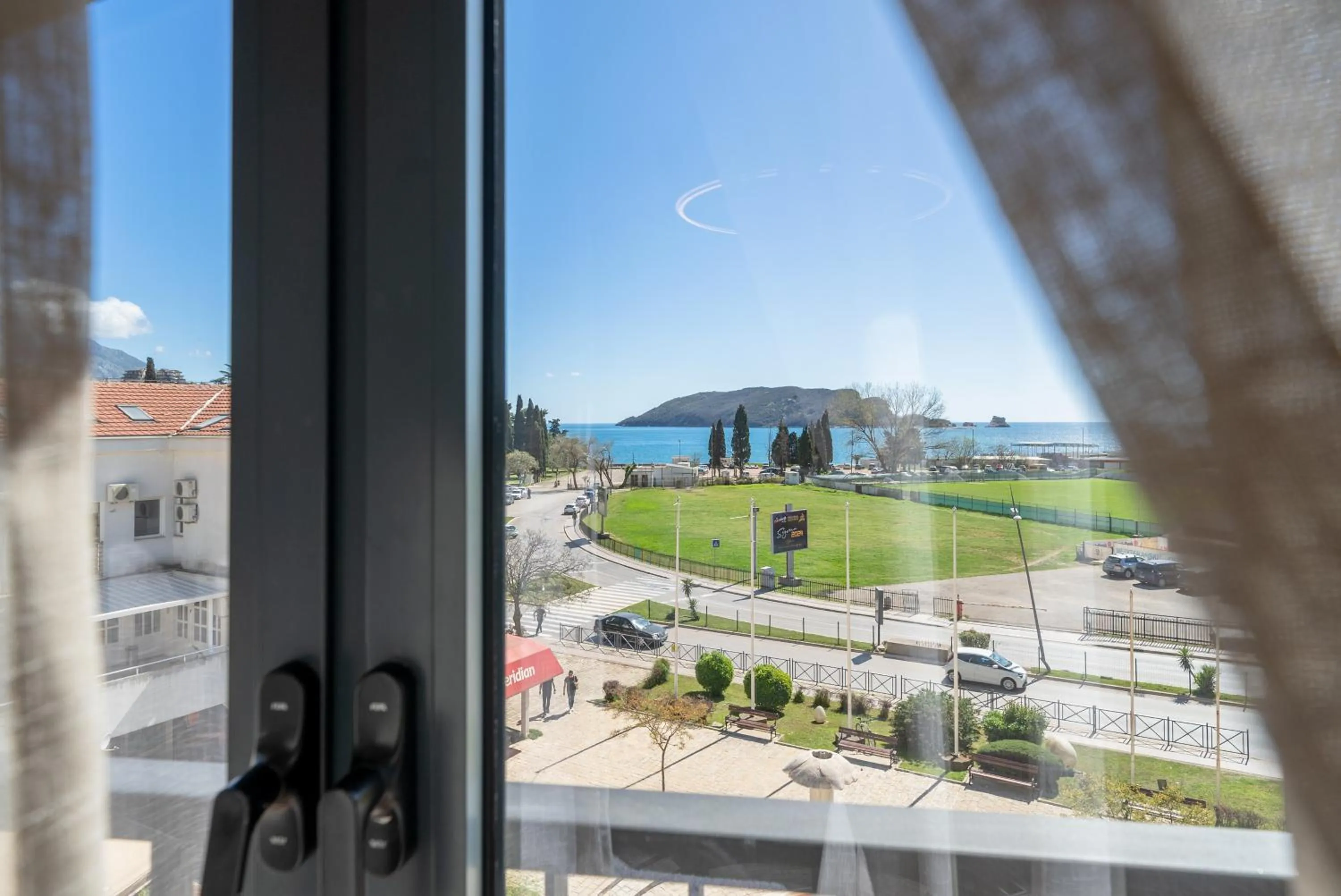 Deluxe Apartment in Hotel Millennium by Aycon