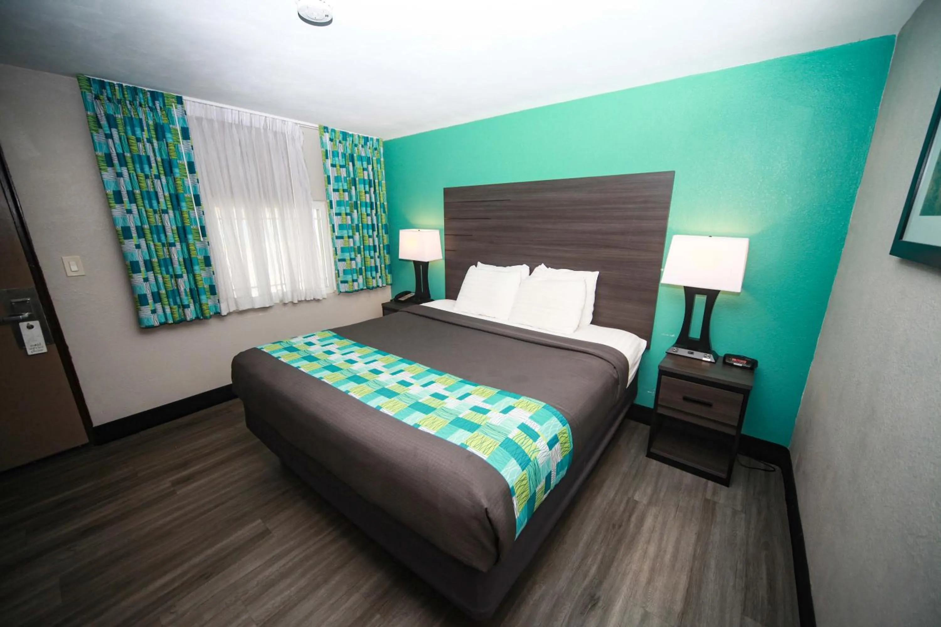 King Room - Non-Smoking in Relax Inn Bradford