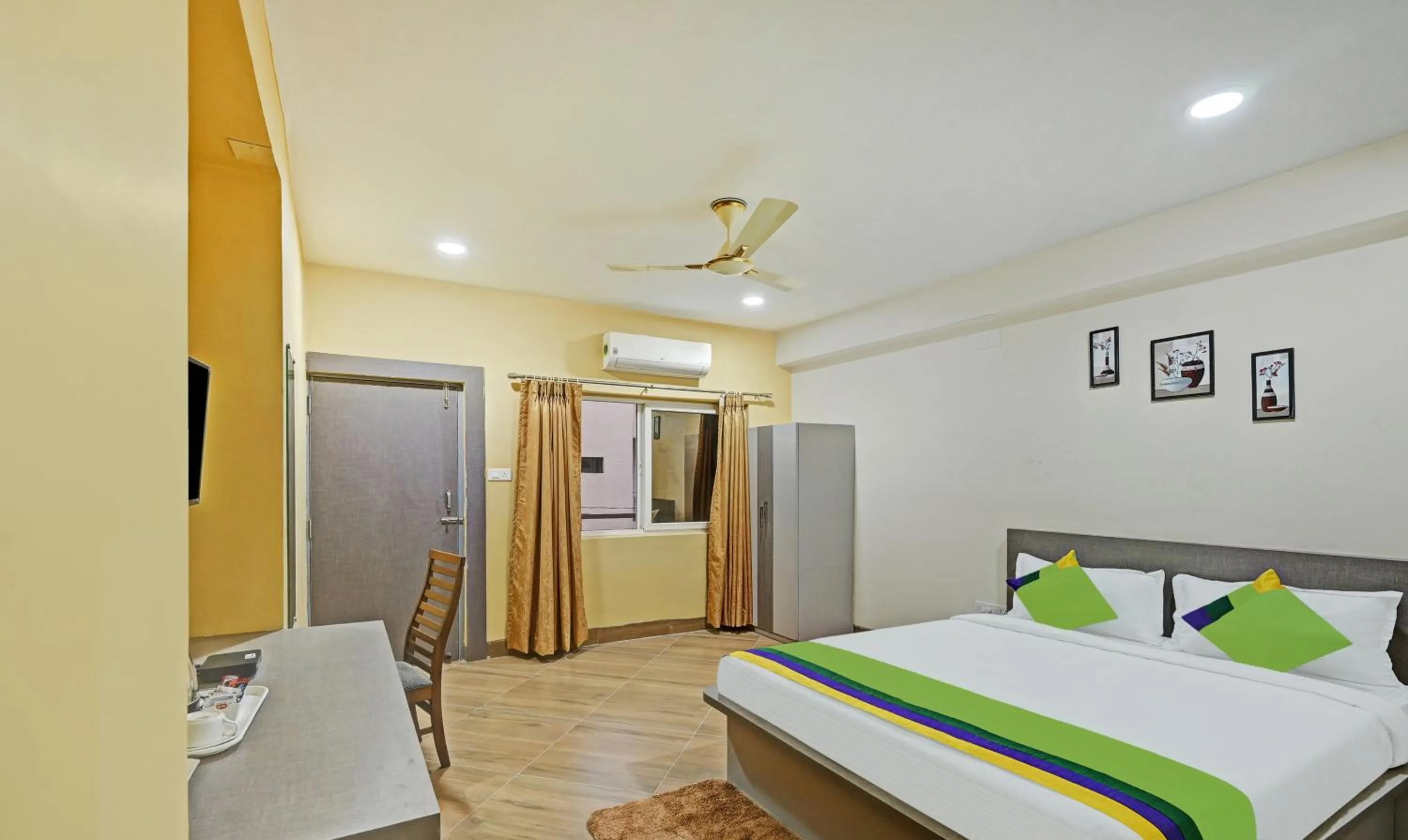 Deluxe Double Room - single occupancy in Treebo Sidhartha Elite