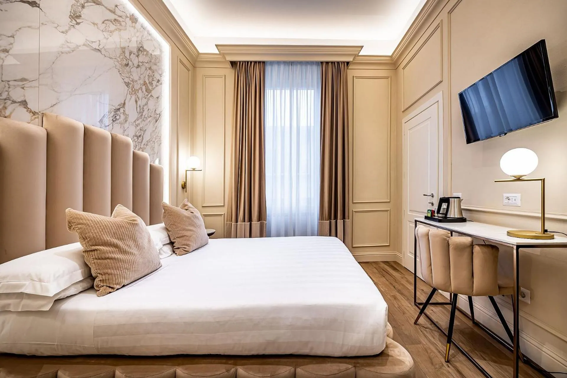 Double Room - Separate Building in Hotel Ungherese Small Luxury Hotel