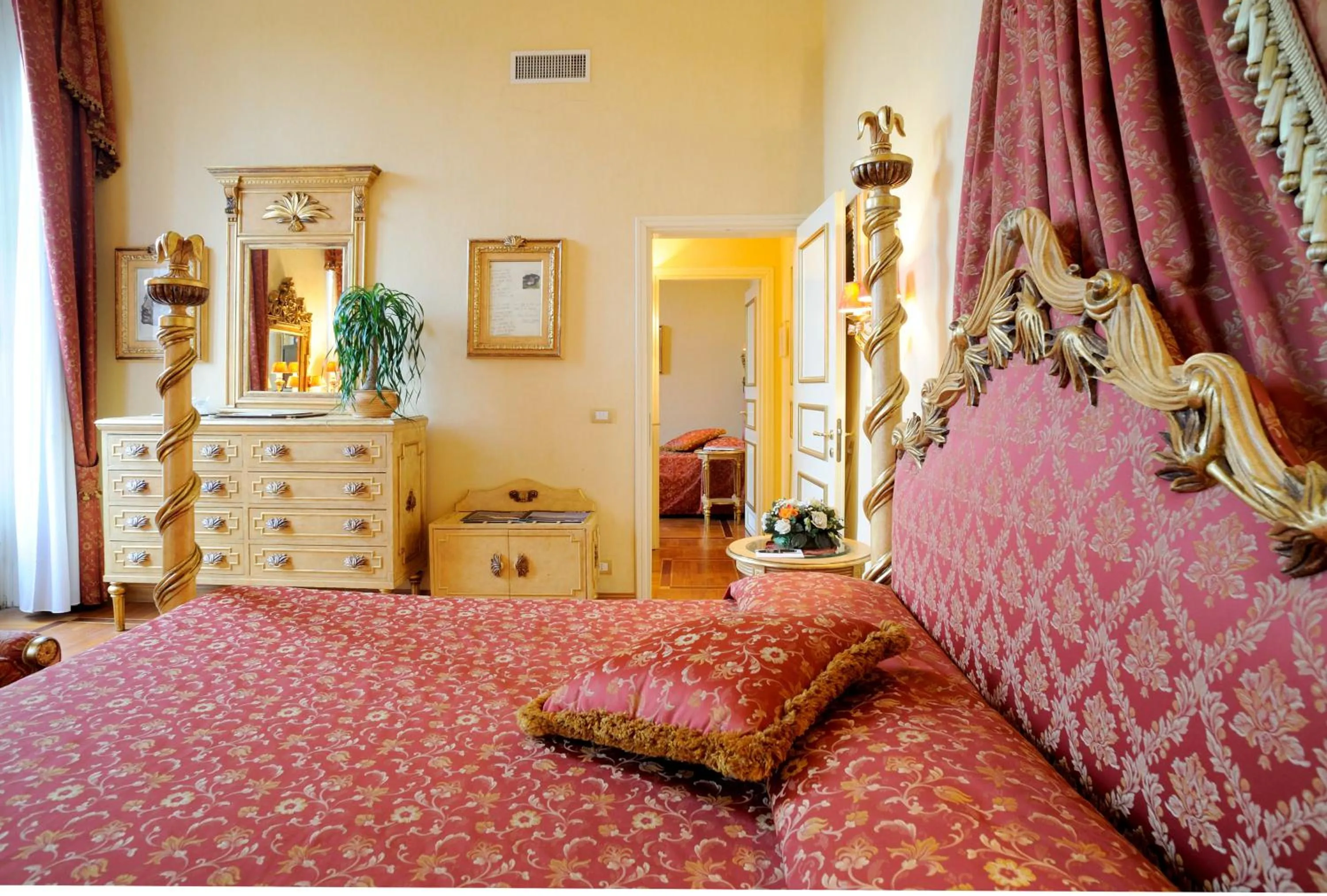 Two-Bedroom Suite - Historic Villa in Park Hotel Villa Ariston