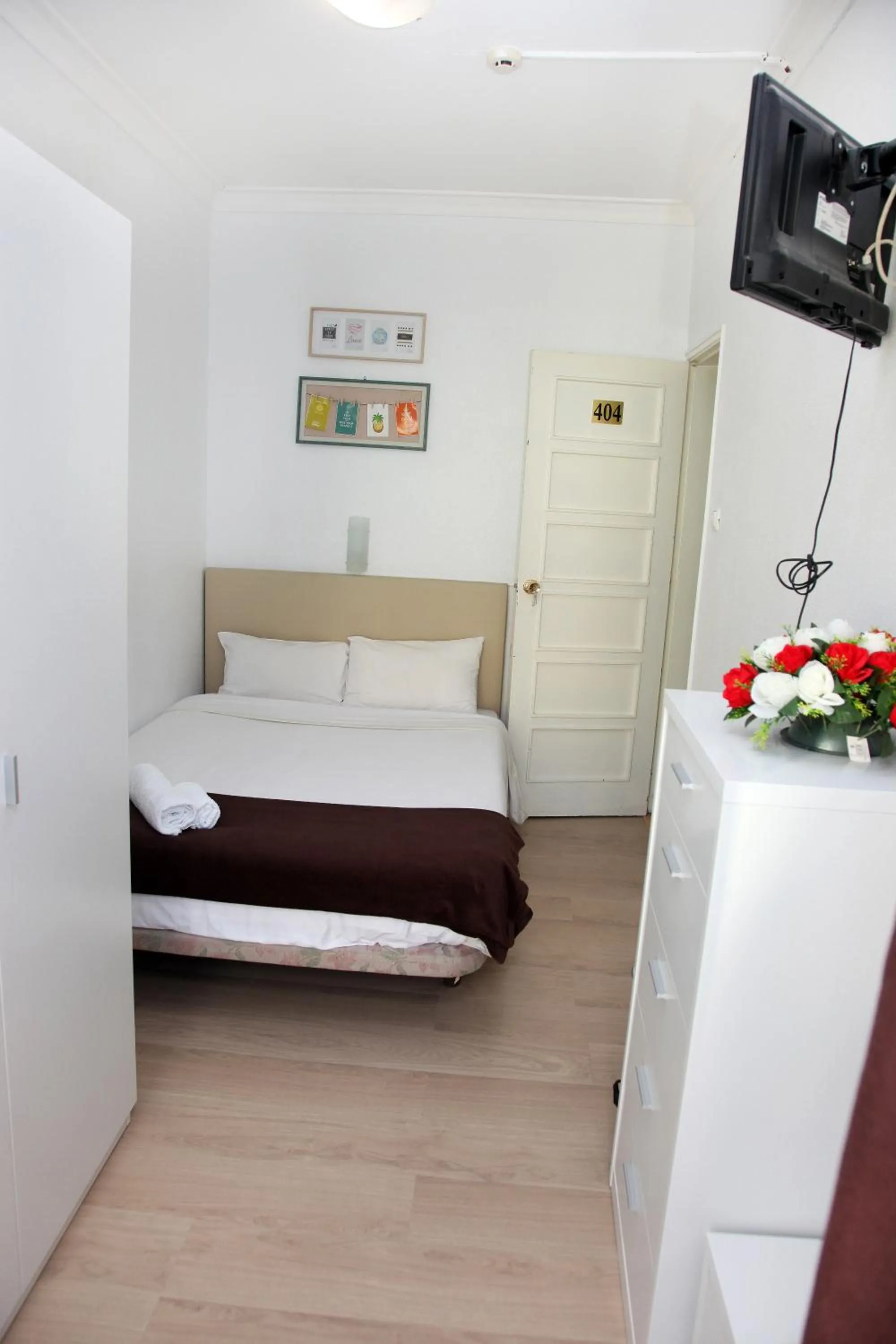 Double Room with Shared Bathroom in Lisbon Suite Home