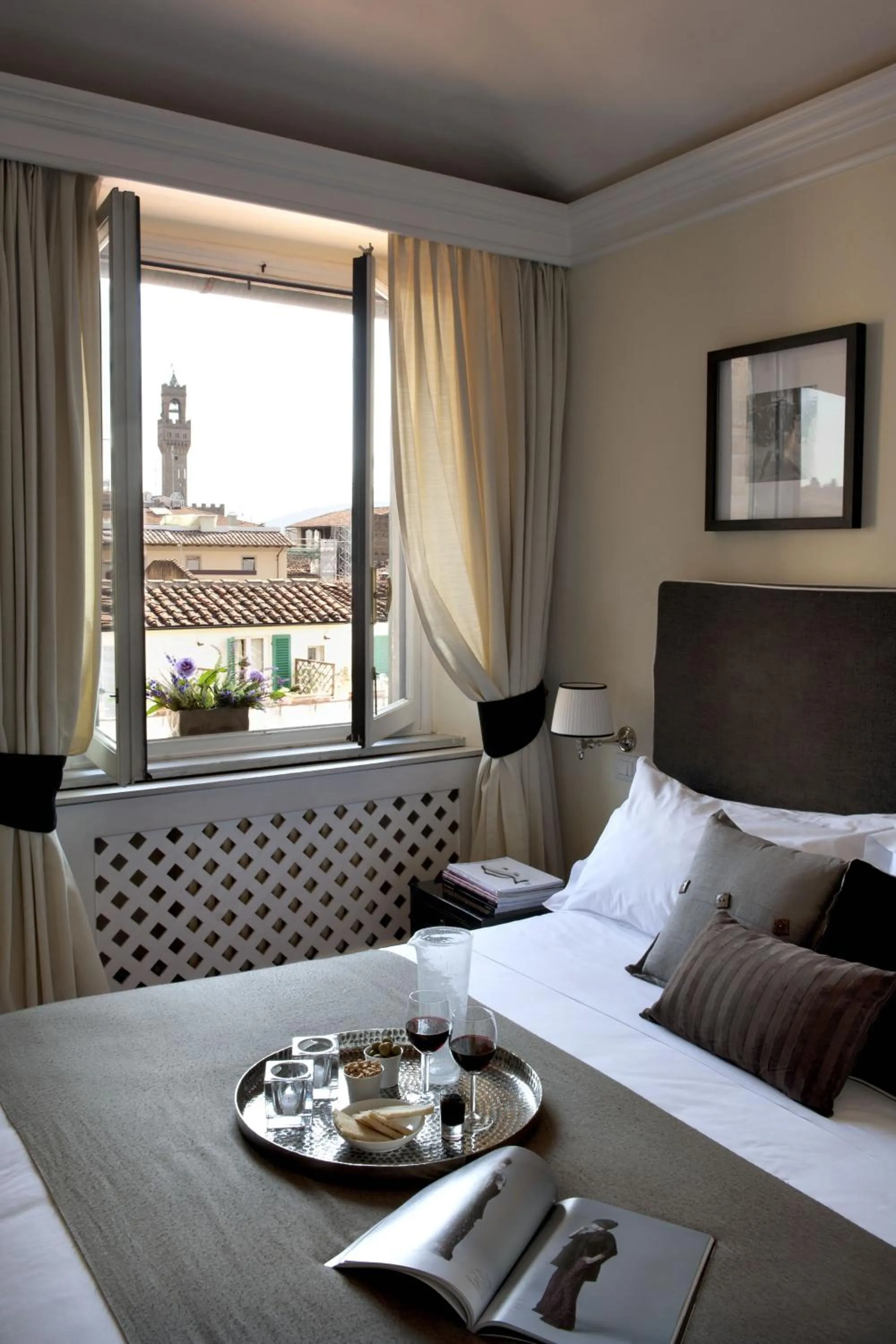 Suite with Tower View - single occupancy in Tornabuoni Suites Collection Residenza D'Epoca