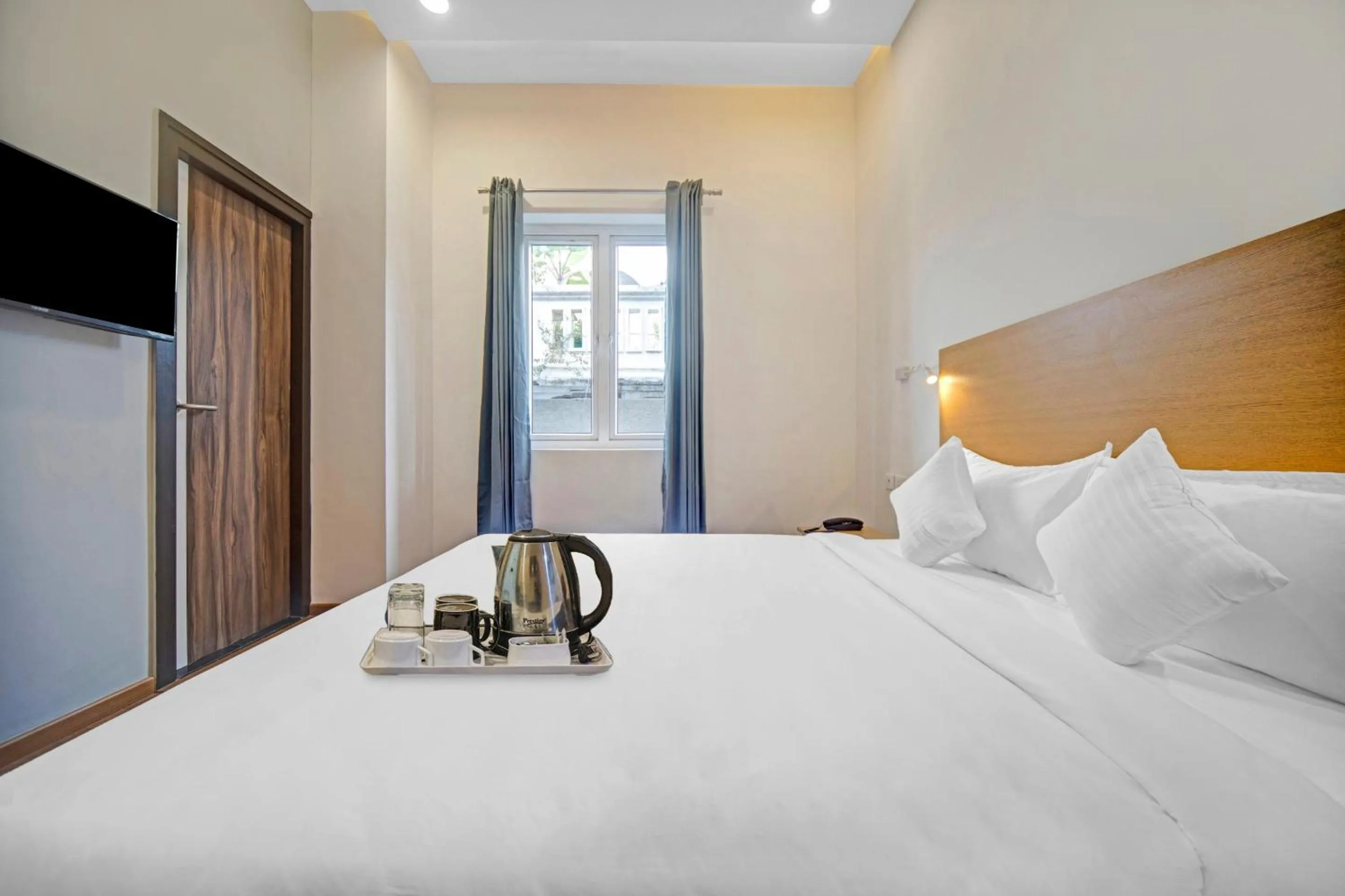 Deluxe Double Room - single occupancy in UPAR Hotels - T Nagar