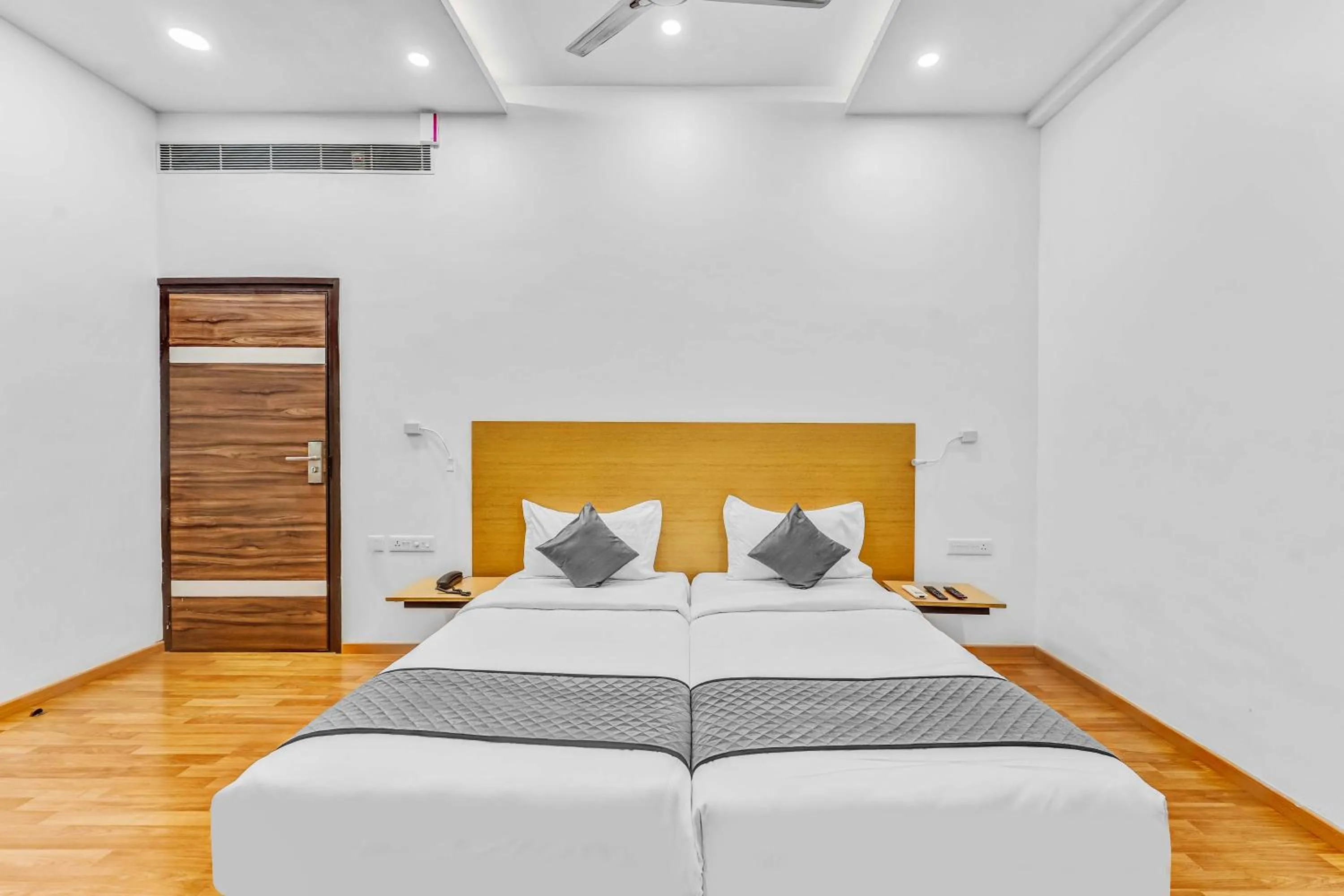 Twin Room - single occupancy in UPAR Hotels - T Nagar