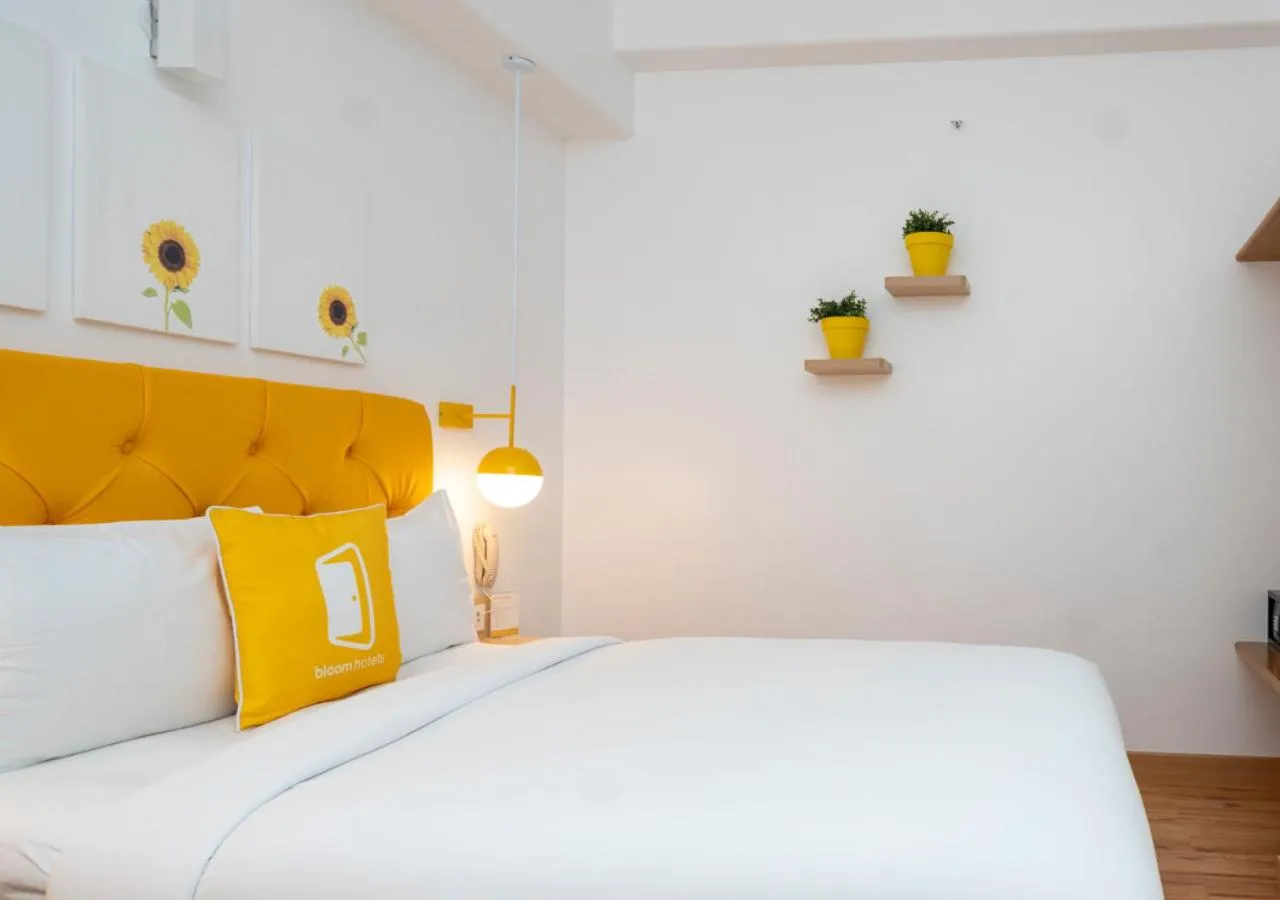 Standard Queen Room - single occupancy in Bloom Hotel - Brookefield