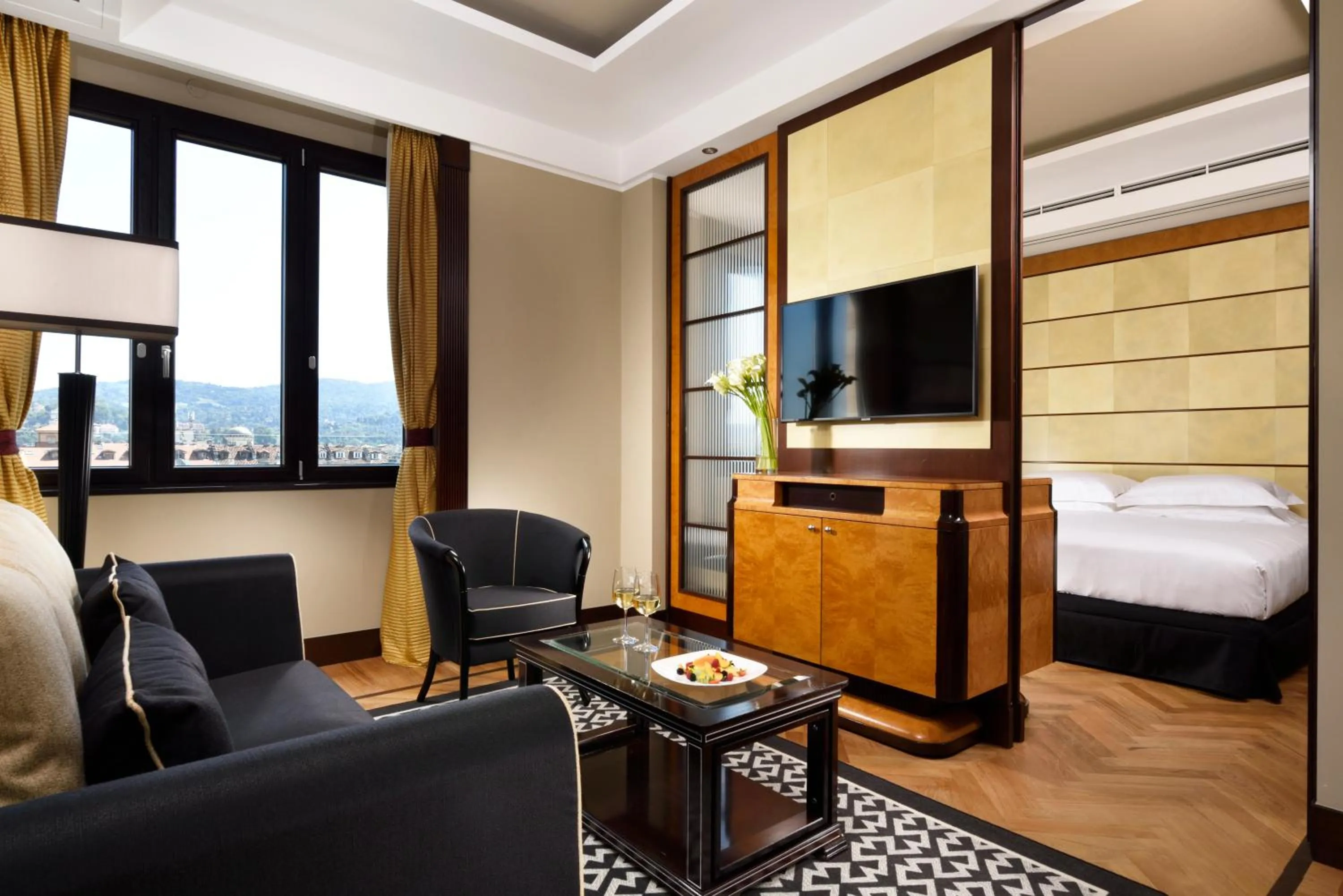 Junior Suite with City View for Single Use in Principi di Piemonte | UNA Esperienze