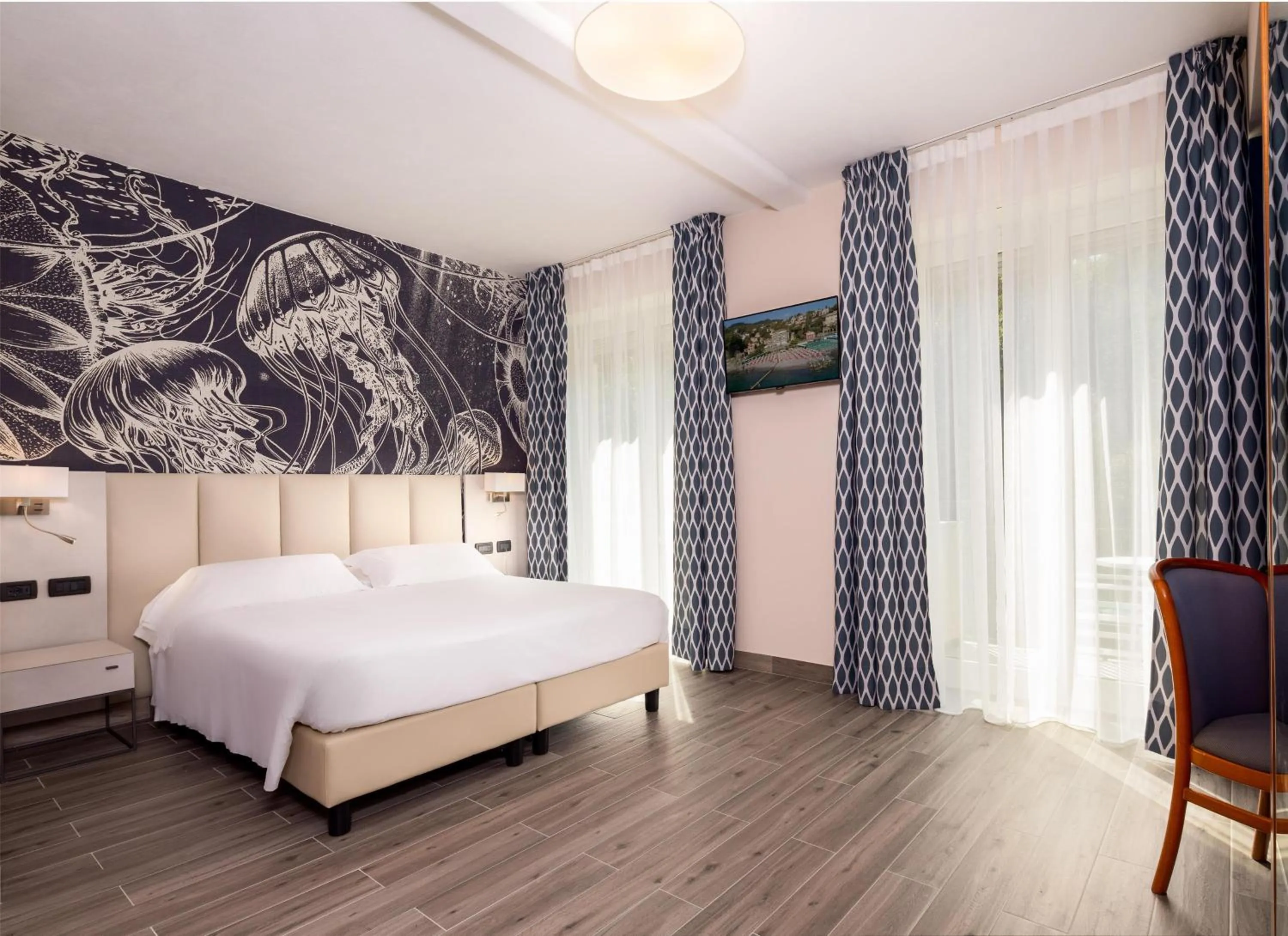 Queen Room with Balcony and Garden View in Best Western Regina Elena