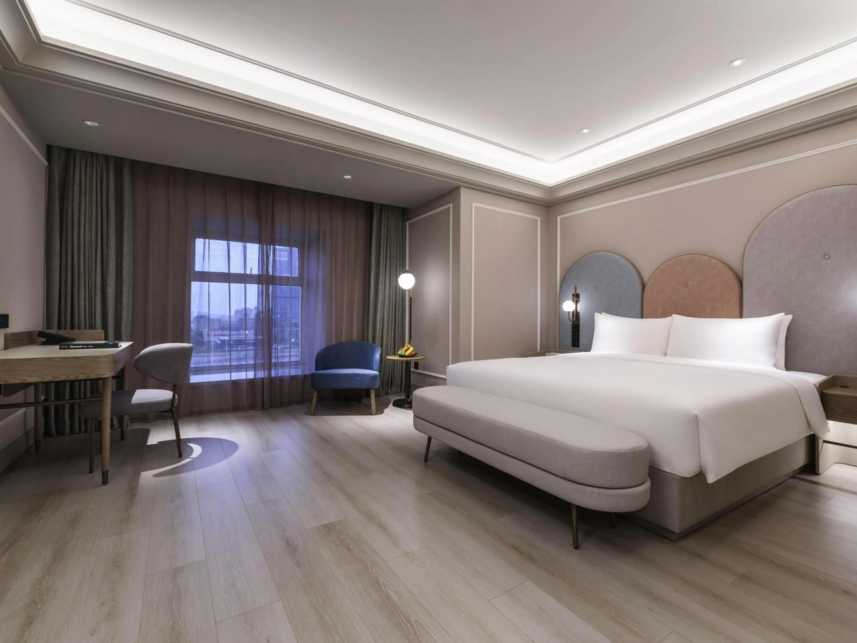 Deluxe King Room  in Mercure Shanghai Jinqiao