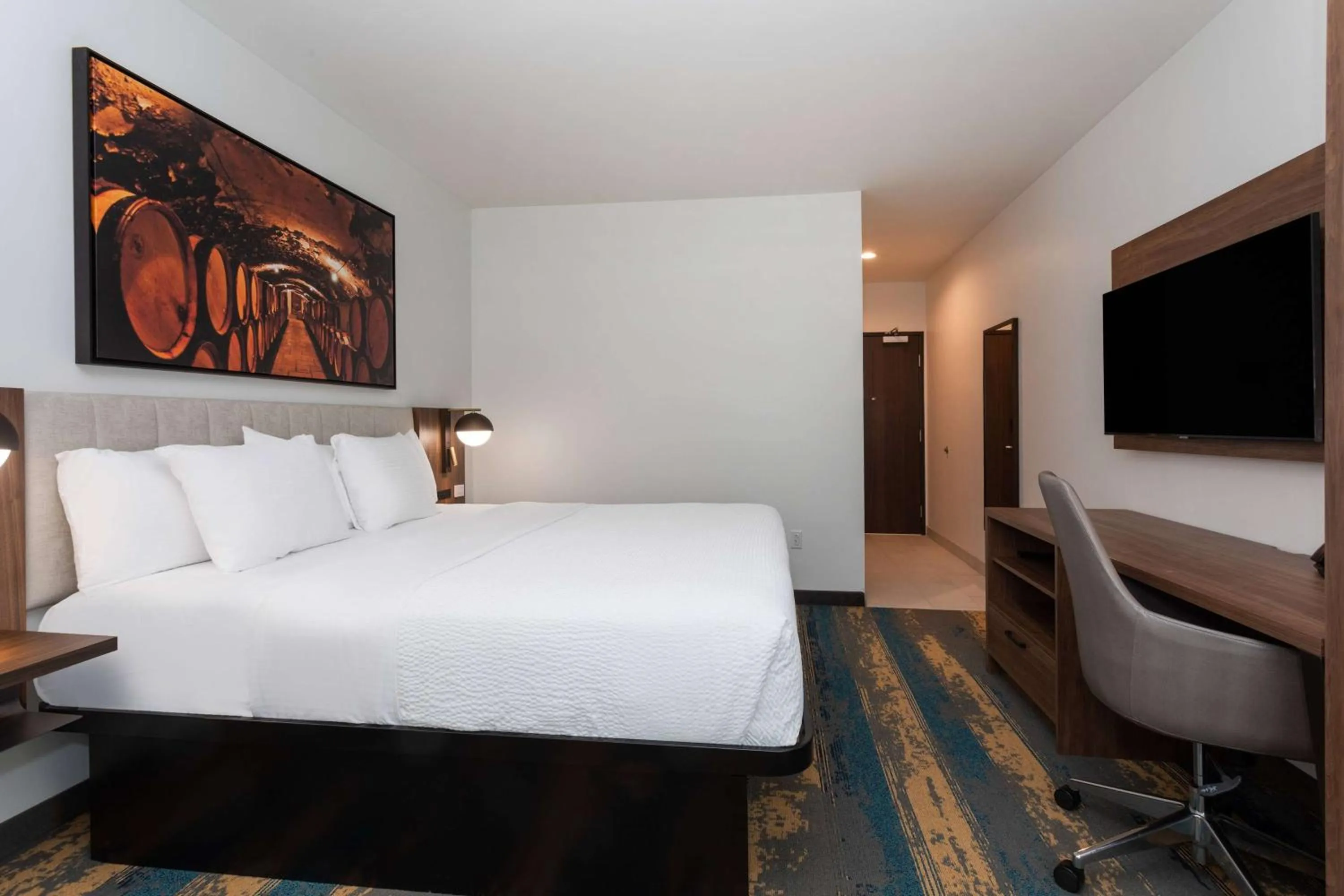 King Room - Non-Smoking in La Quinta Inn & Suites by Wyndham Galt Lodi North