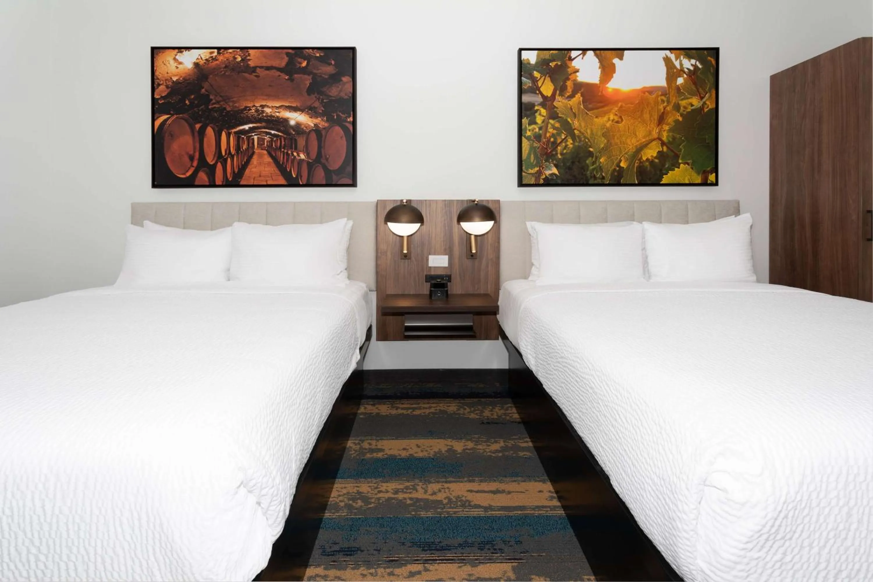 Queen Room with Two Queen Beds - Non-Smoking in La Quinta Inn & Suites by Wyndham Galt Lodi North