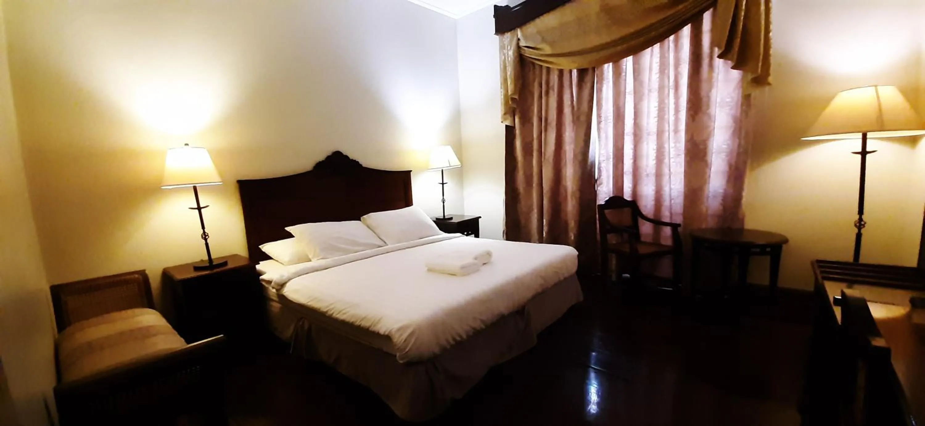 King Room in Hotel Salcedo De Vigan