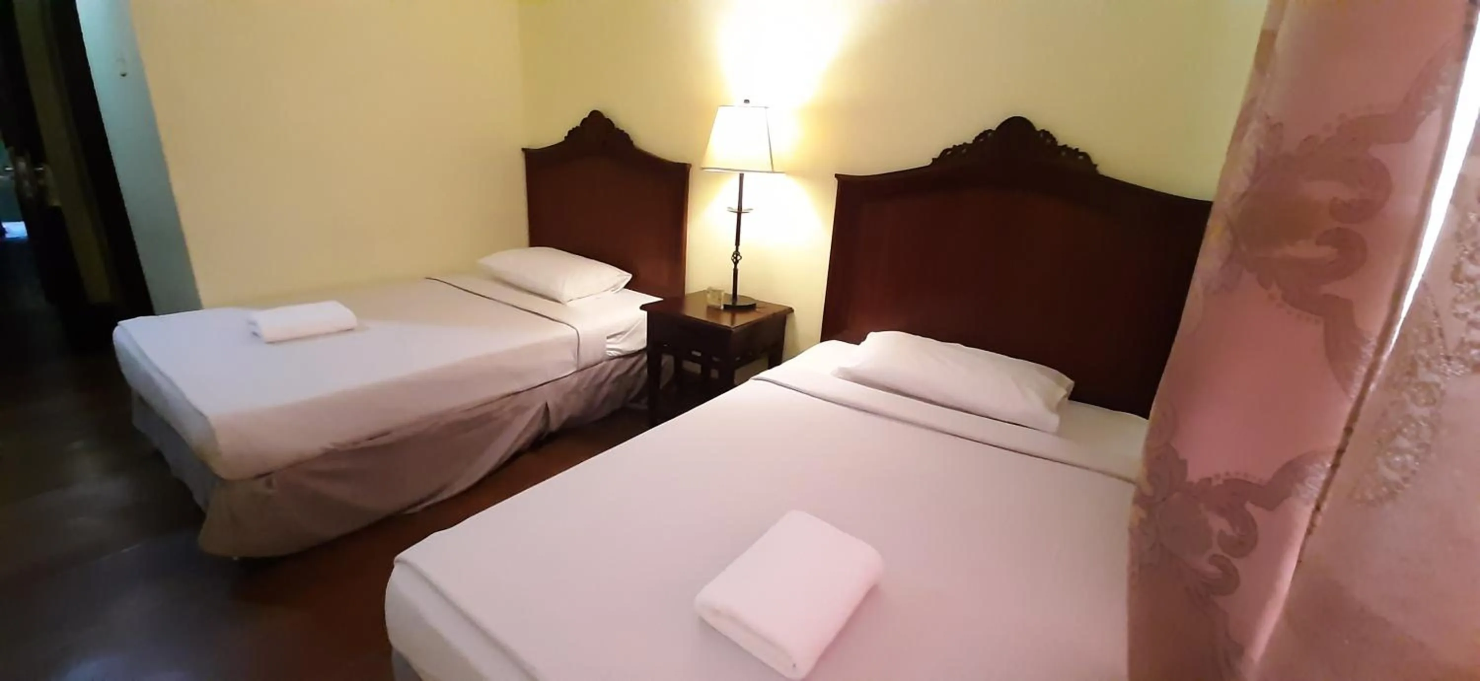 Standard Twin Room in Hotel Salcedo De Vigan